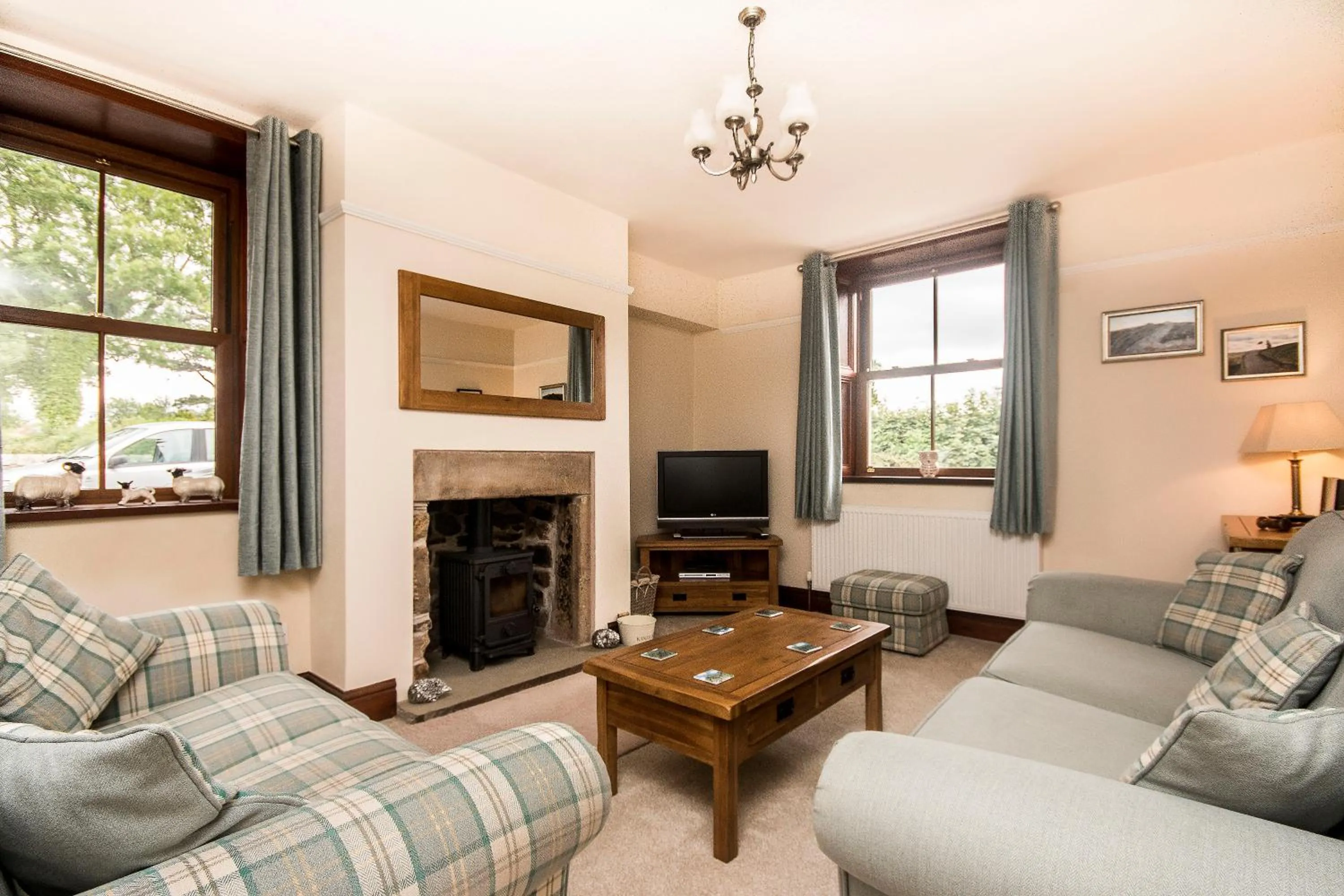 Communal lounge/ TV room in Stanley Lodge Farmhouse