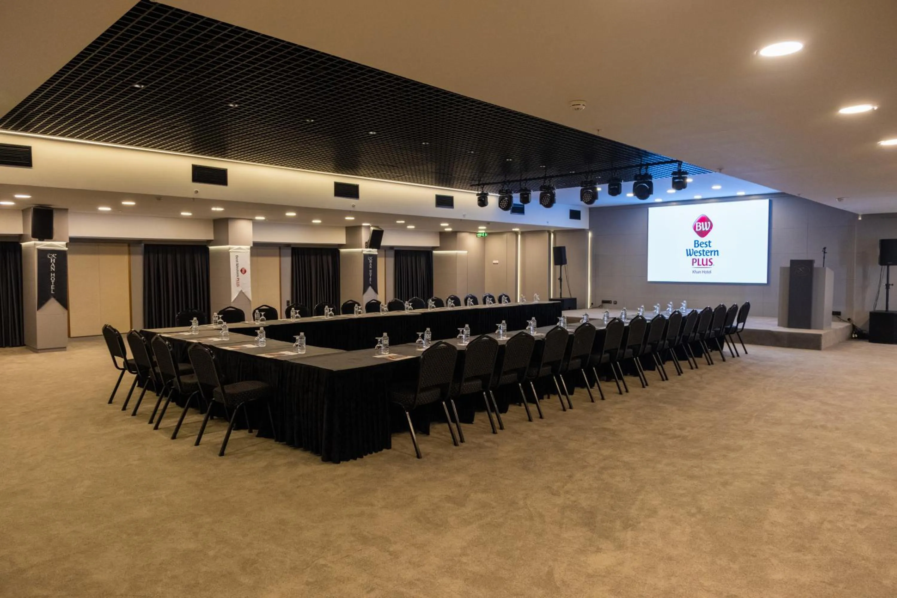 Meeting/conference room in Best Western Plus Khan Hotel