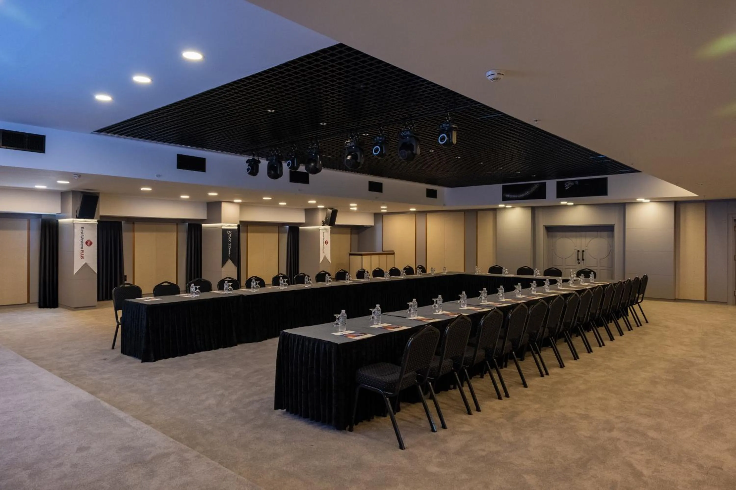 Meeting/conference room in Best Western Plus Khan Hotel
