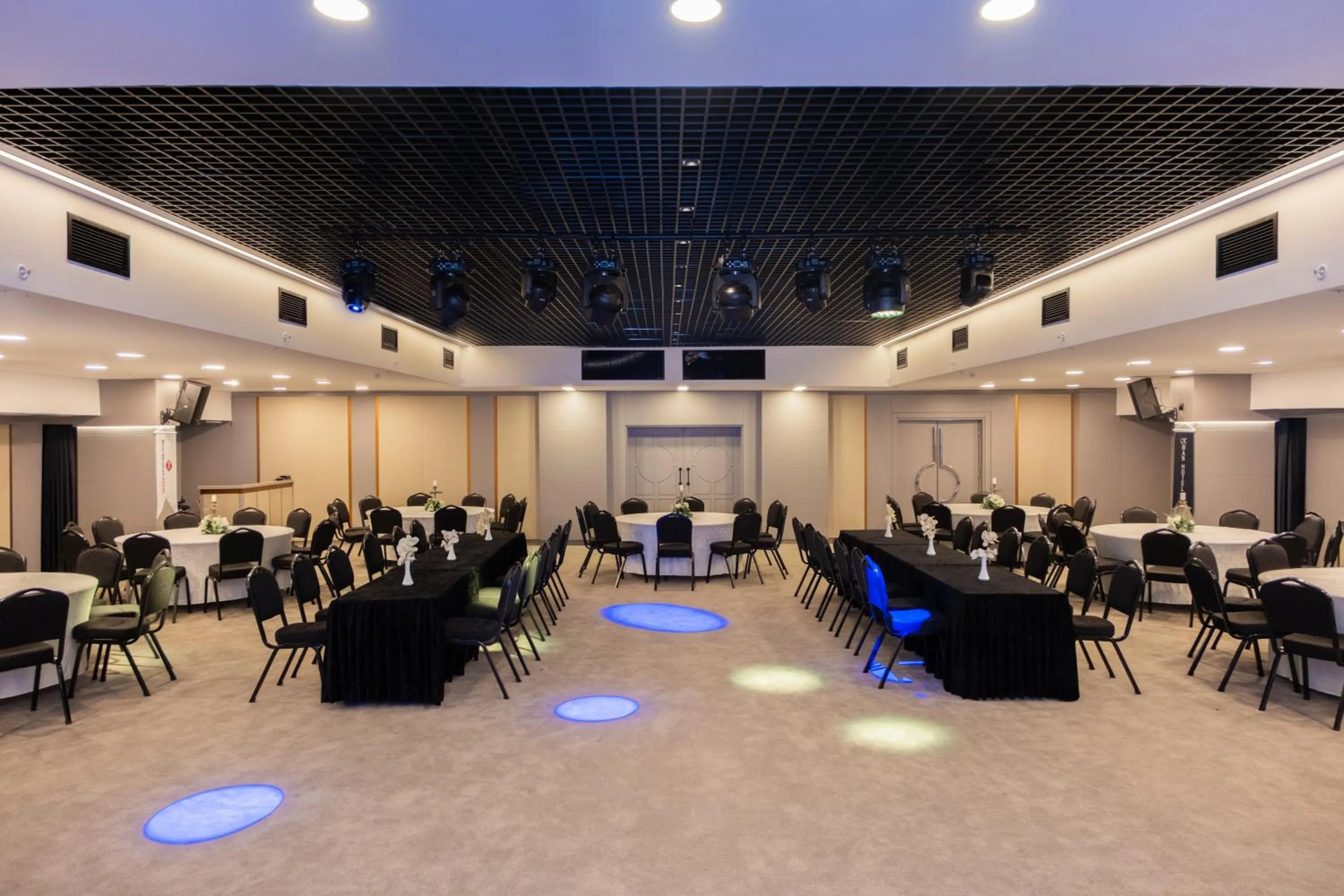 Meeting/conference room in Best Western Plus Khan Hotel