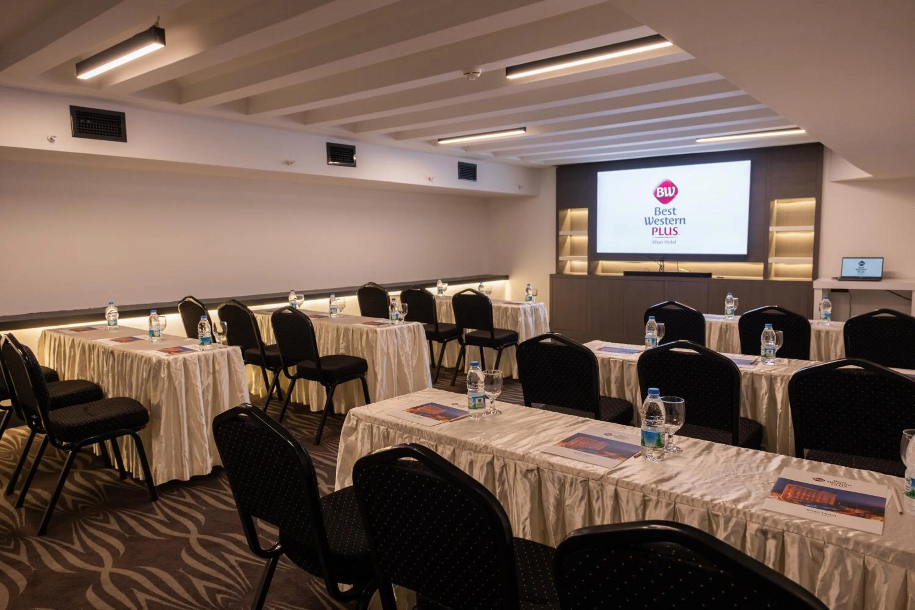 Meeting/conference room in Best Western Plus Khan Hotel