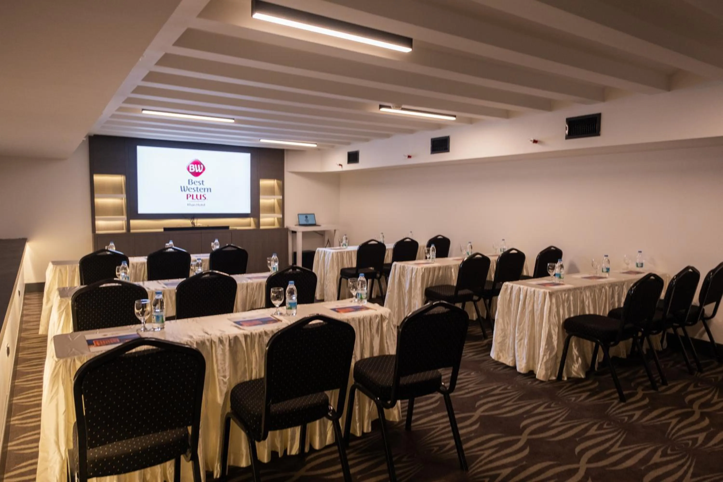 Meeting/conference room in Best Western Plus Khan Hotel