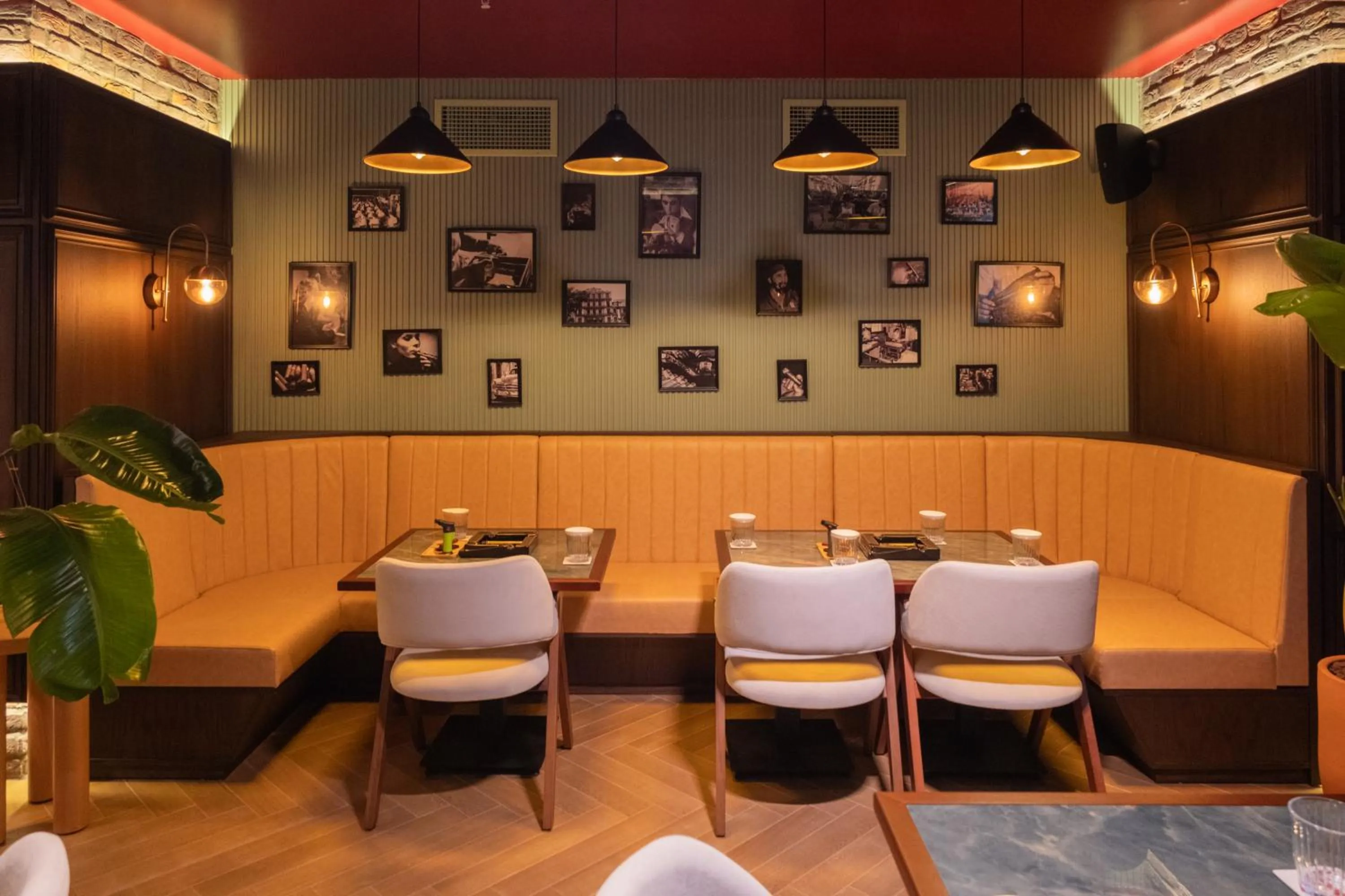 Lounge or bar in Best Western Plus Khan Hotel