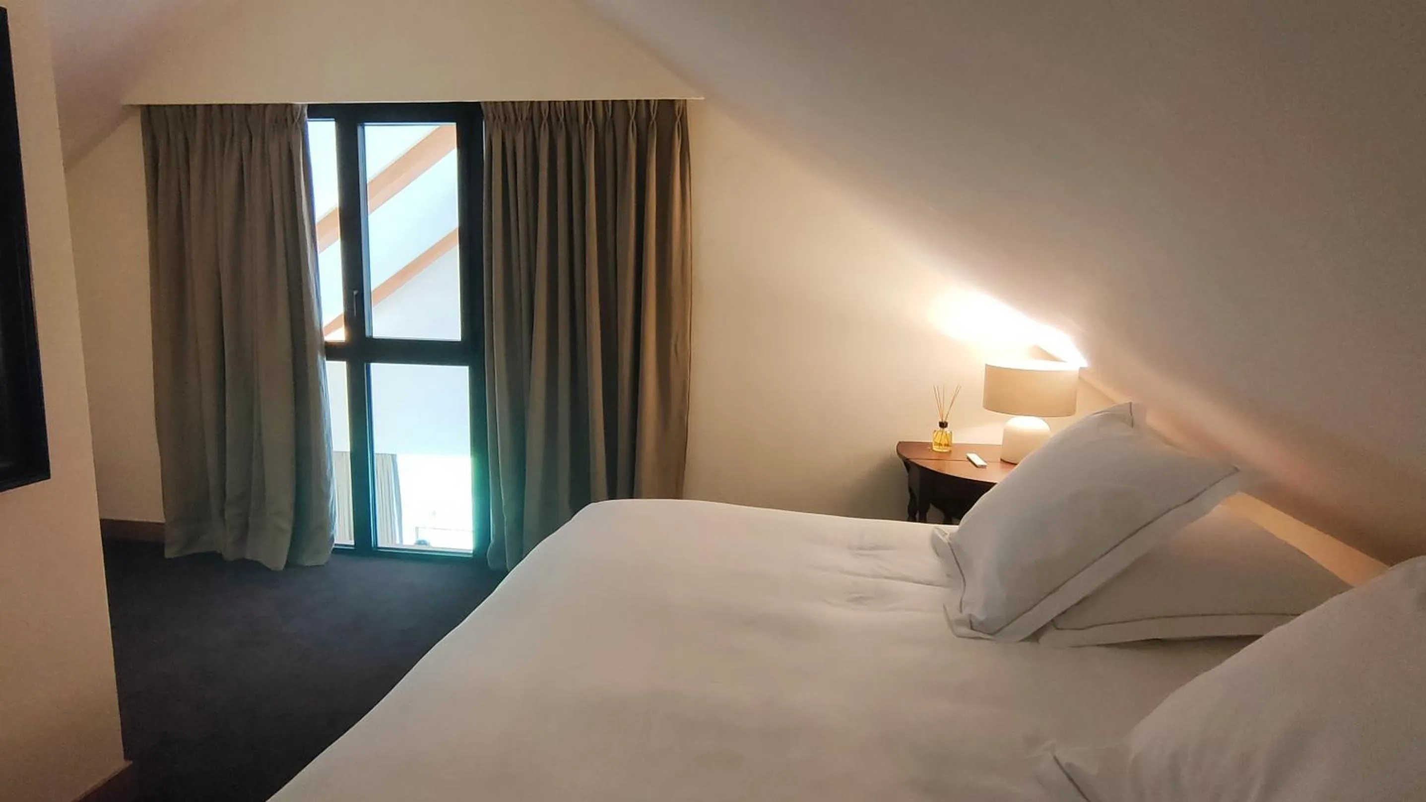 Bedroom, Bed in Hostellerie De Levernois