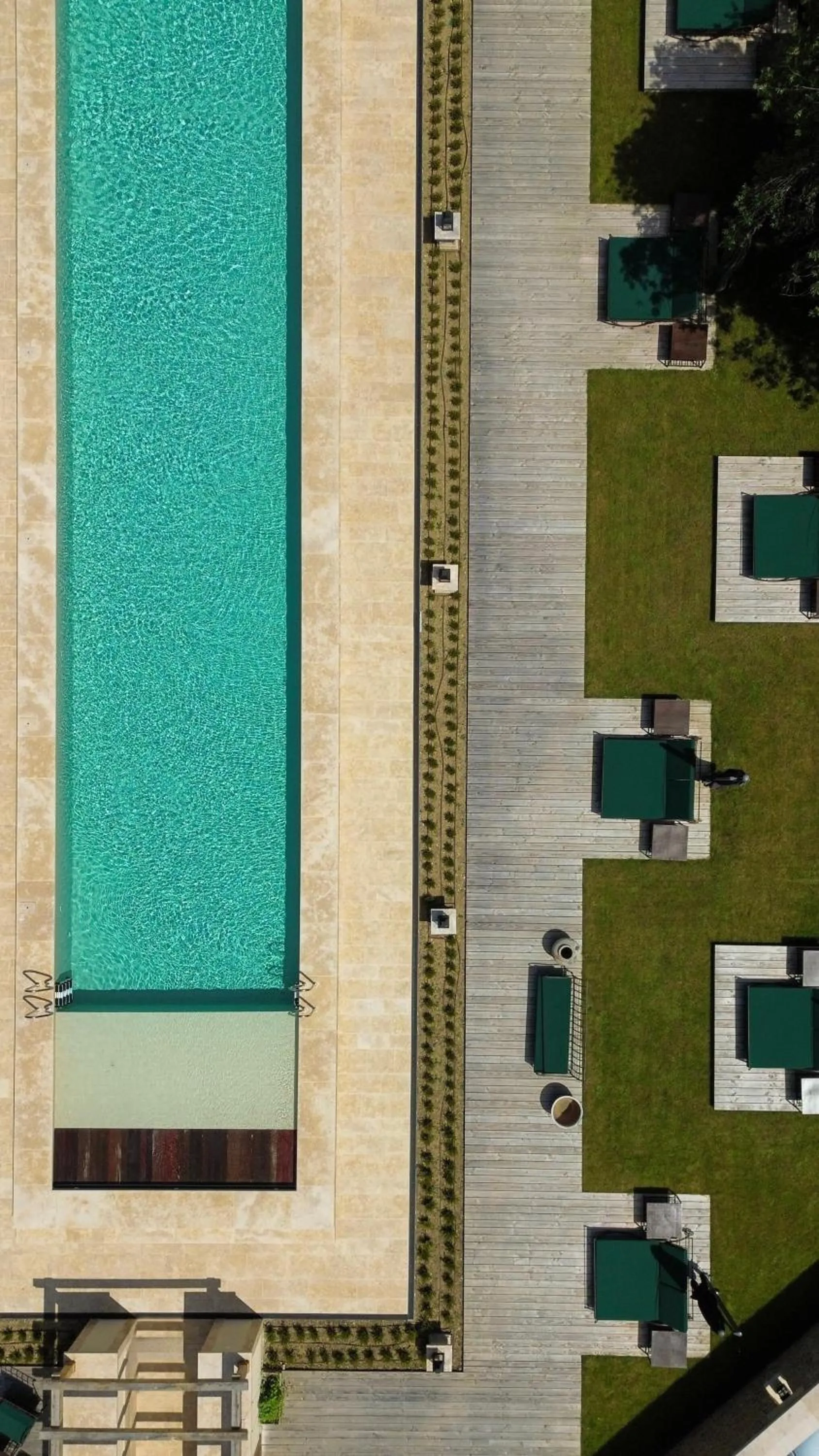 Swimming pool in Hostellerie De Levernois