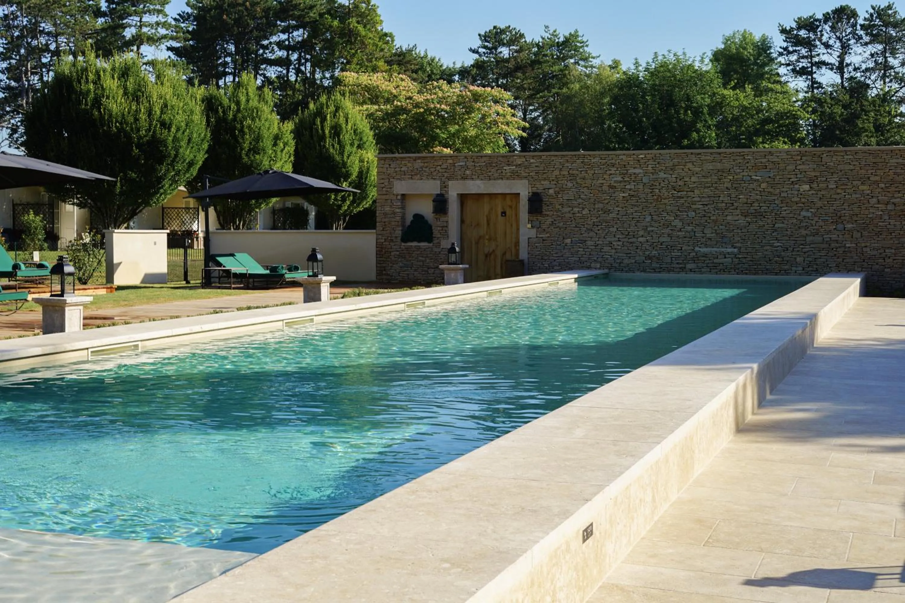 Swimming pool in Hostellerie De Levernois