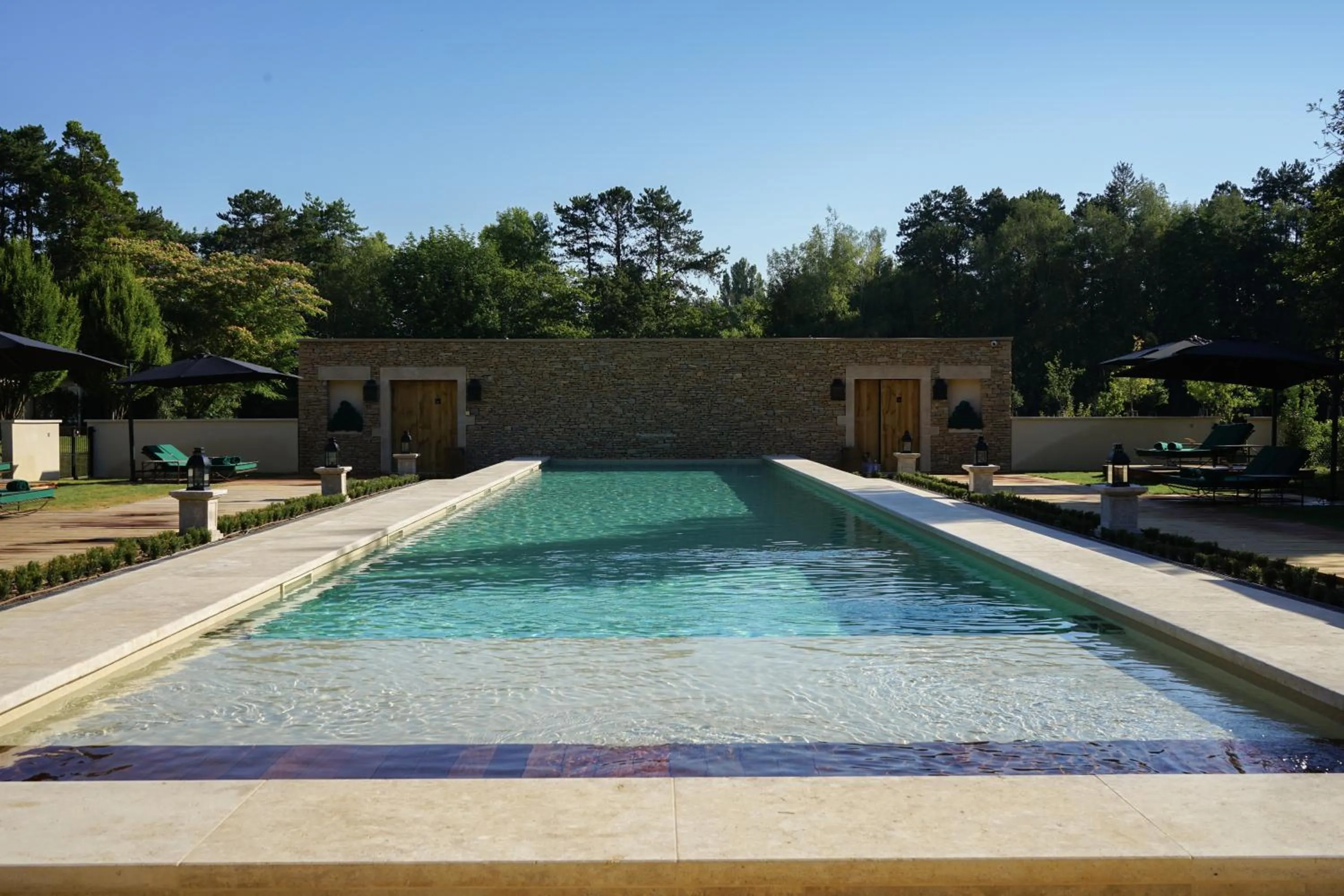 Swimming pool in Hostellerie De Levernois