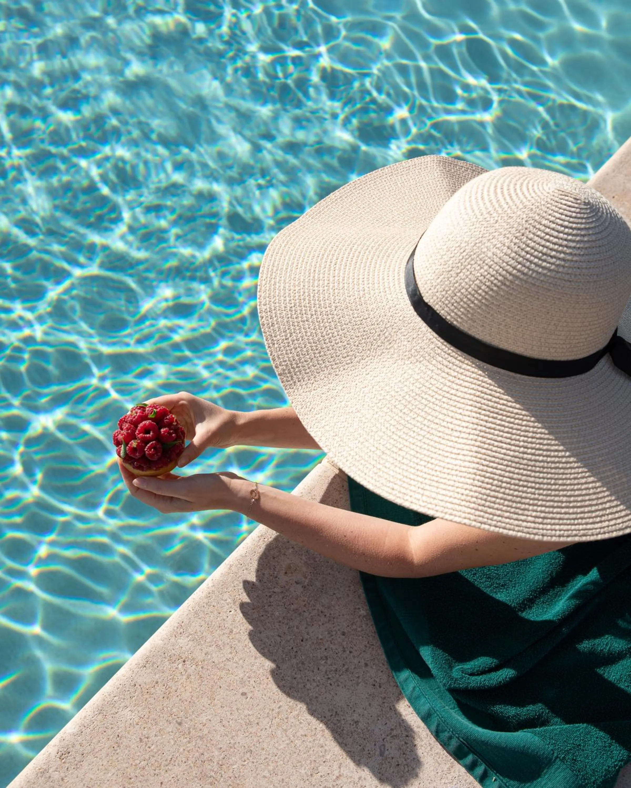 Swimming pool in Hostellerie De Levernois