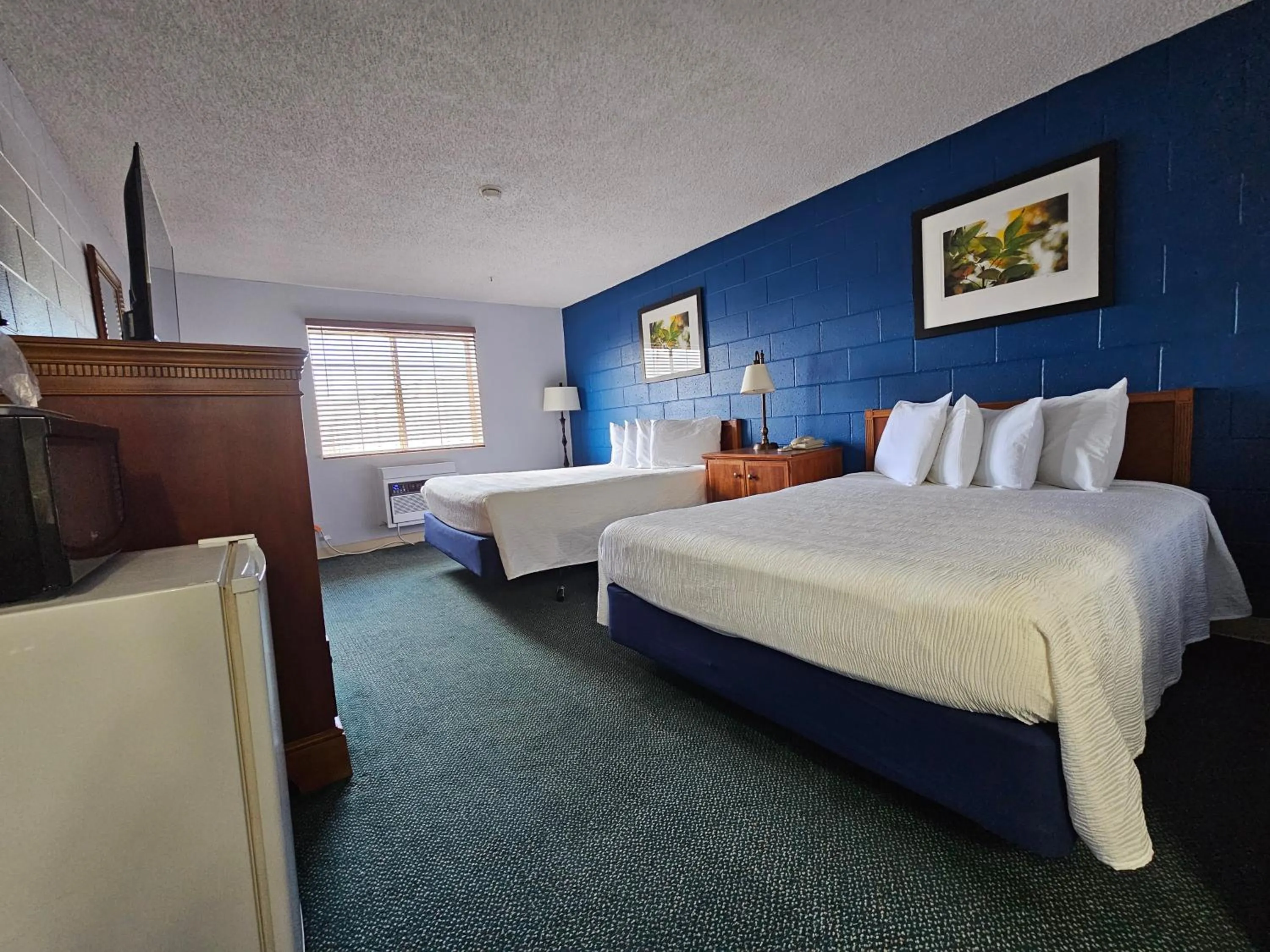 Bed in 1st Choice Inn of Rawlins