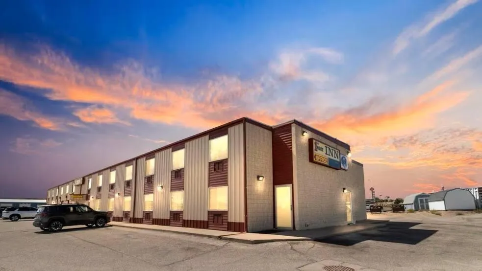 Property building in 1st Choice Inn of Rawlins