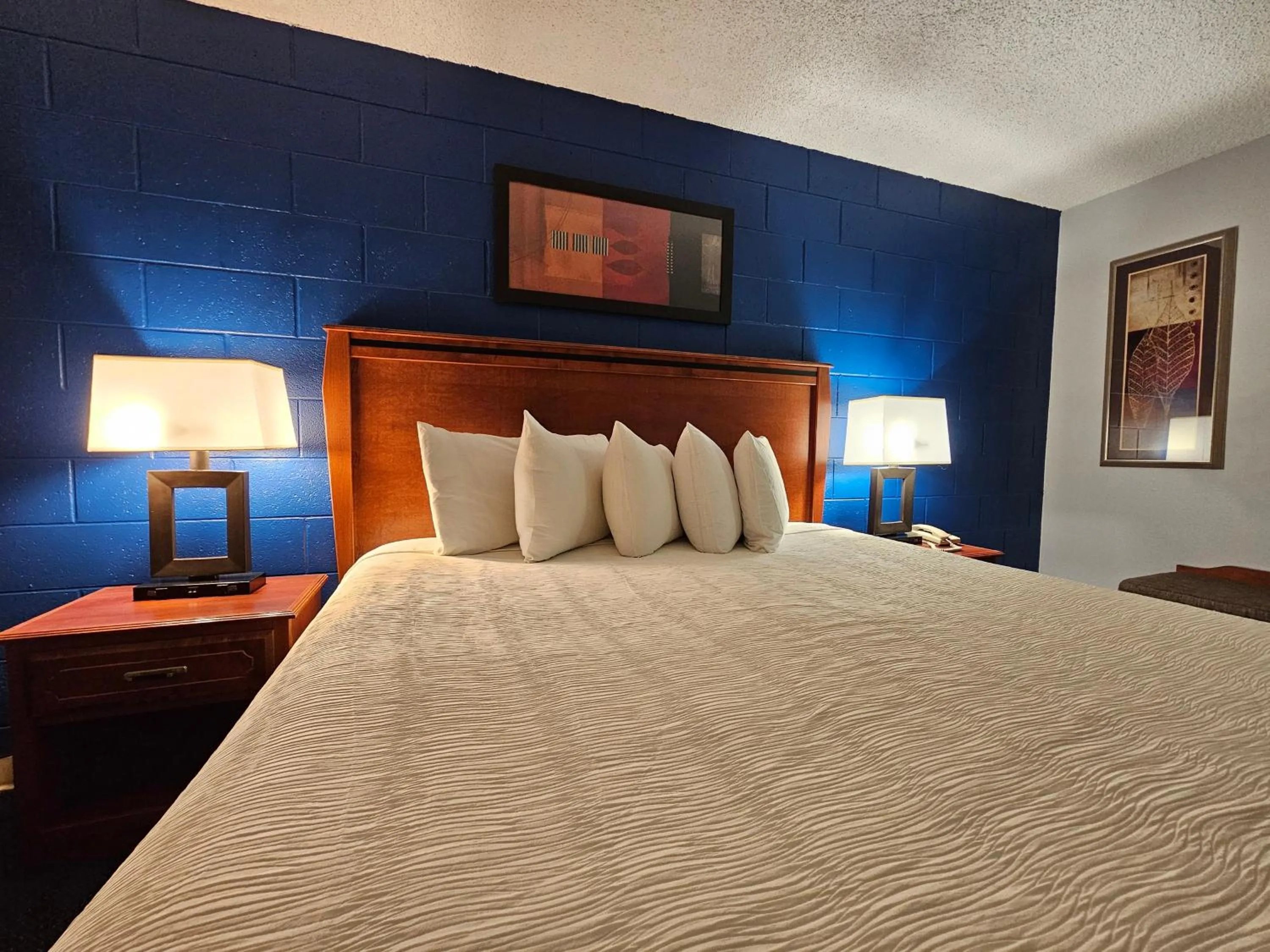 Bedroom, Bed in 1st Choice Inn of Rawlins