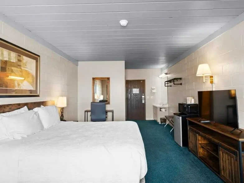 Bed in 1st Choice Inn of Rawlins