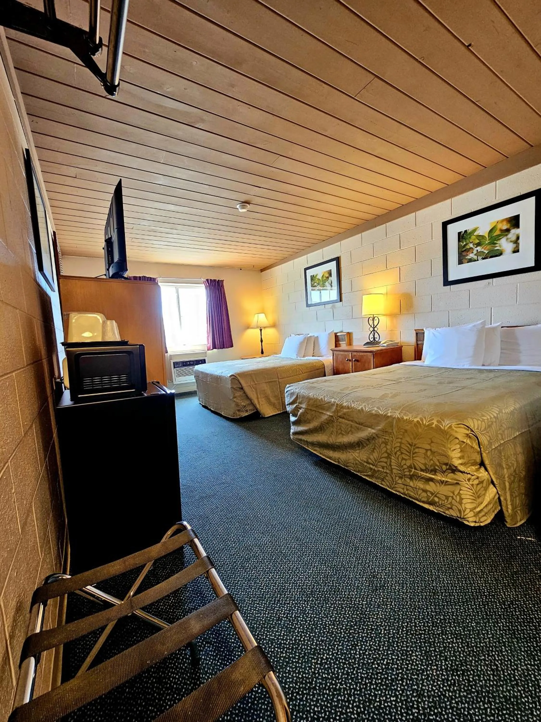 Bedroom, Bed in 1st Choice Inn of Rawlins