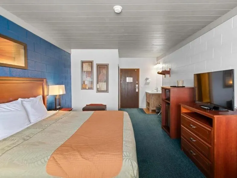 Bed in 1st Choice Inn of Rawlins