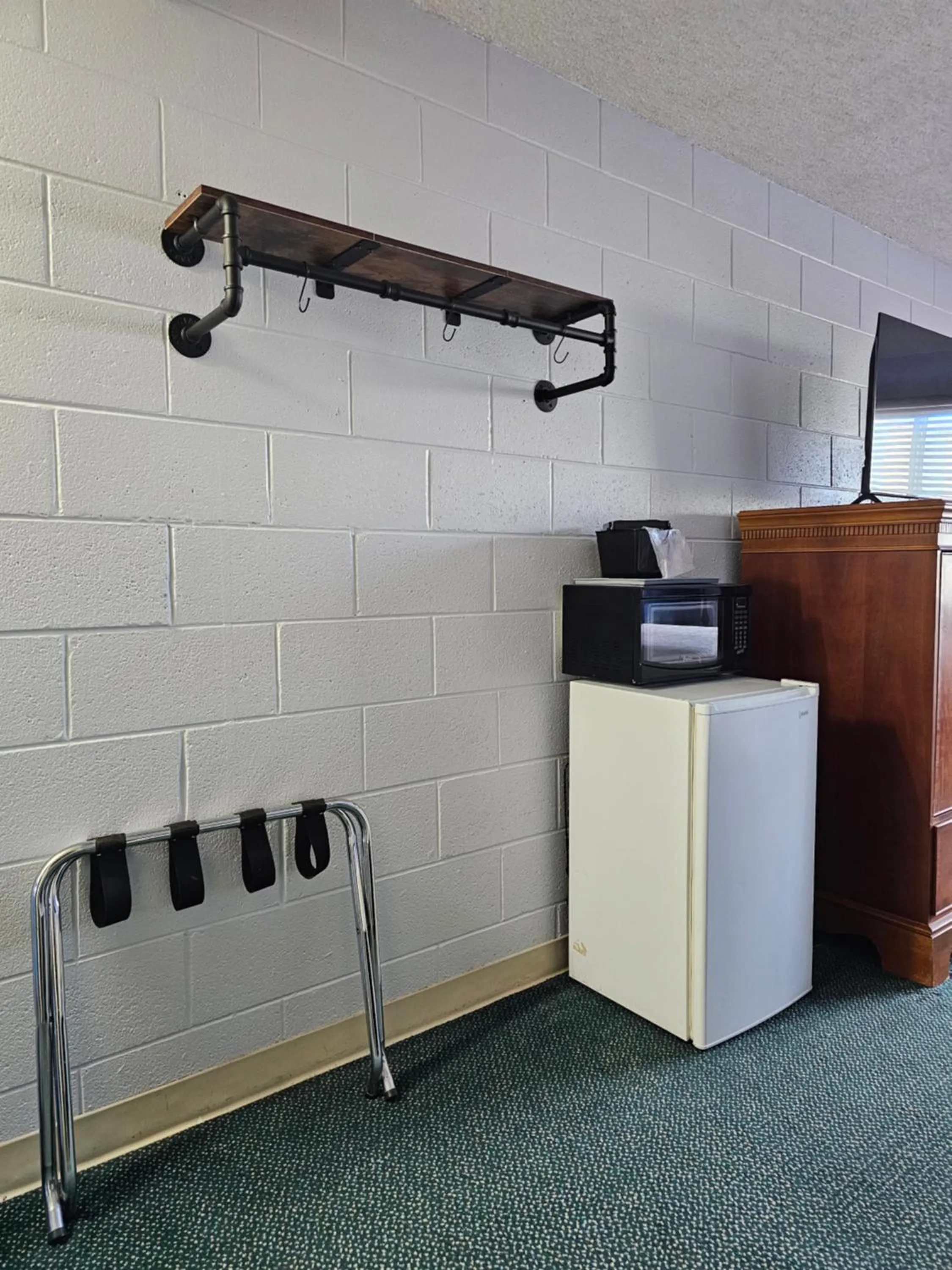 microwave in 1st Choice Inn of Rawlins