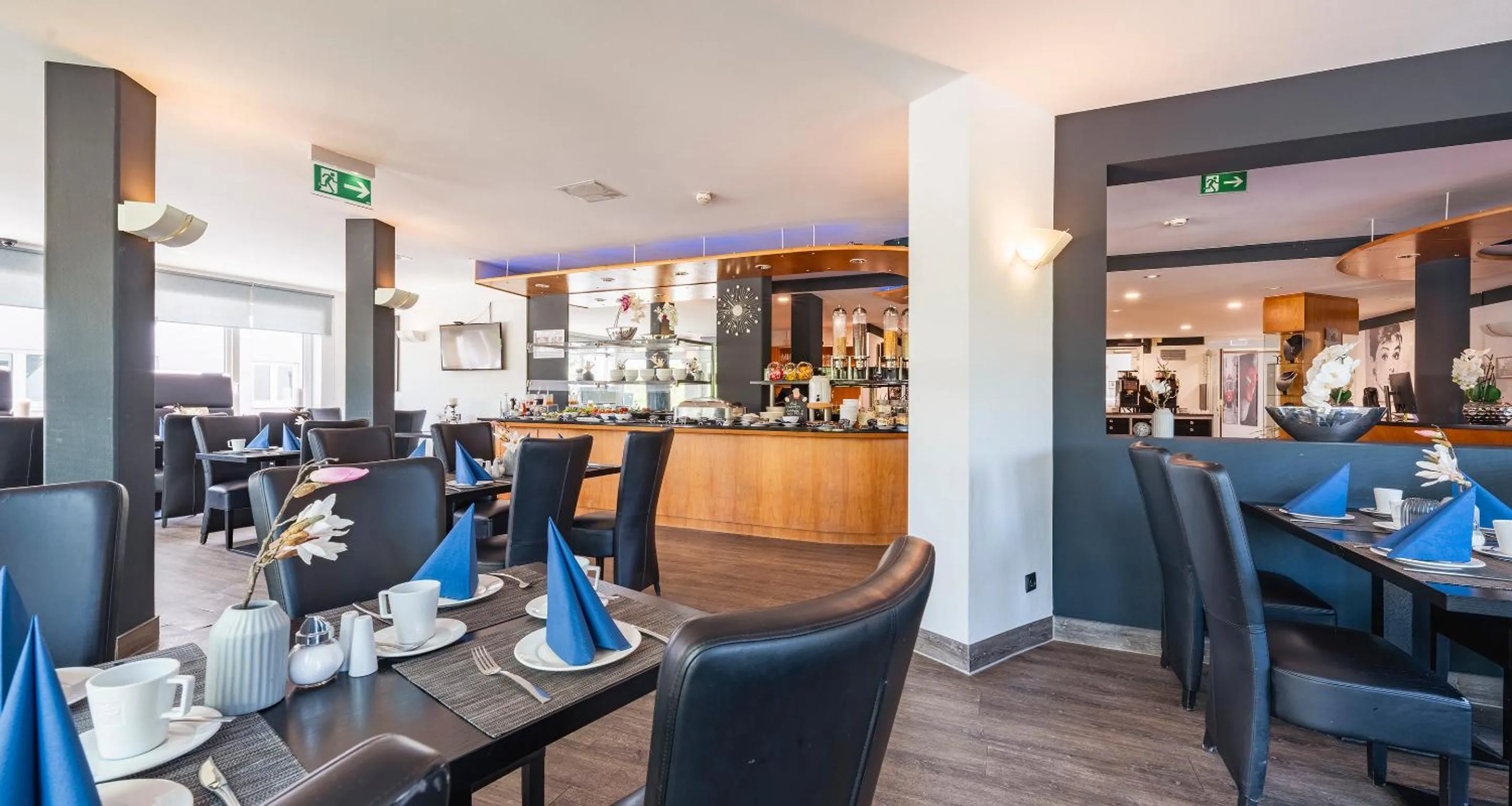 Restaurant/places to eat in PLAZA INN Stuttgart Airport Messe