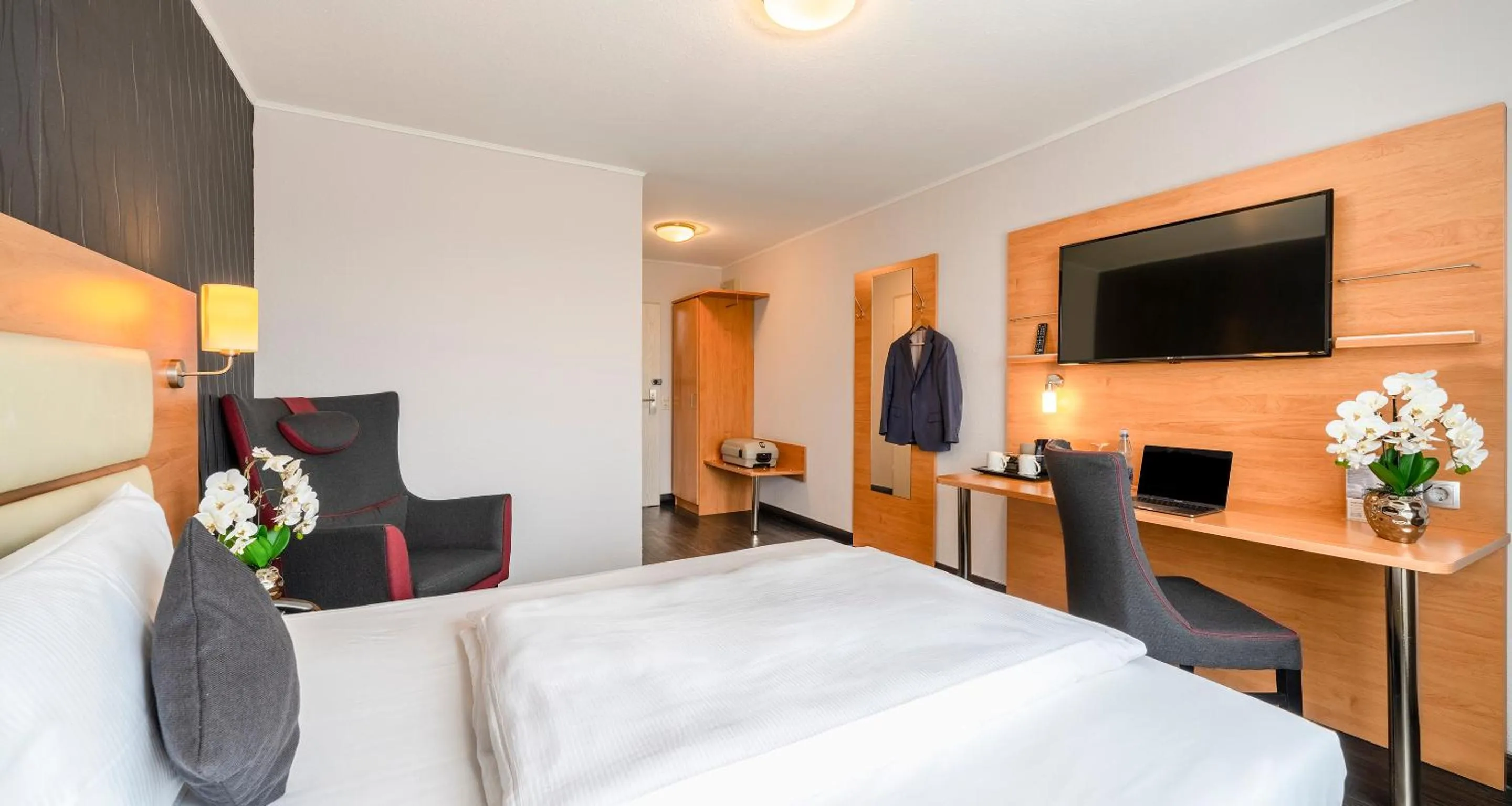 Bed in PLAZA INN Stuttgart Airport Messe