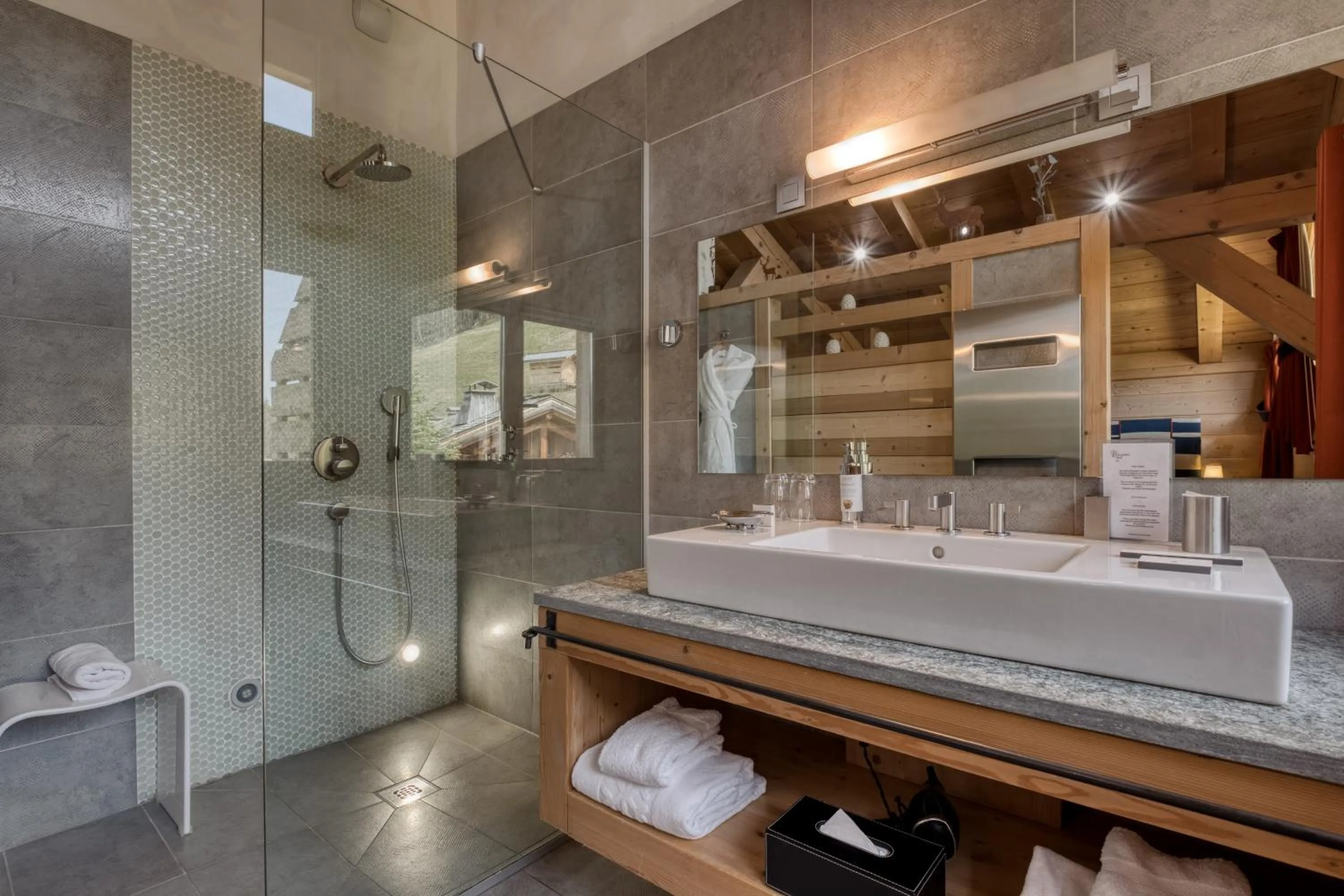 Shower in Flocons de Sel - Relais & Chateaux