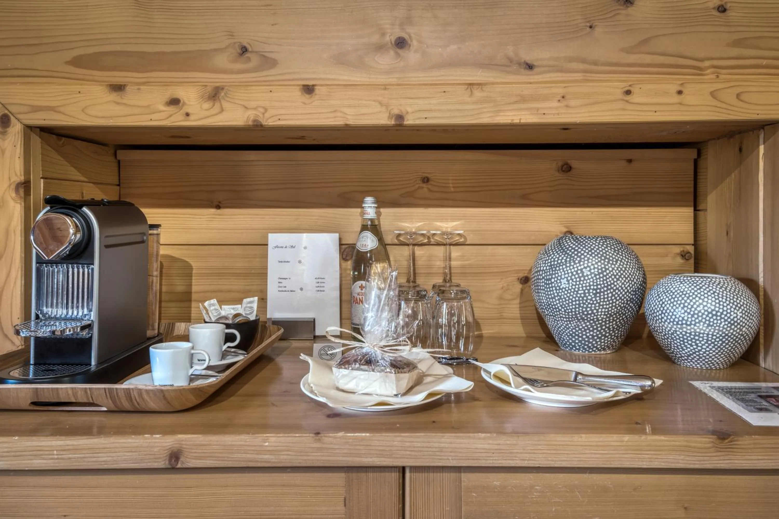 Coffee/tea facilities in Flocons de Sel - Relais & Chateaux