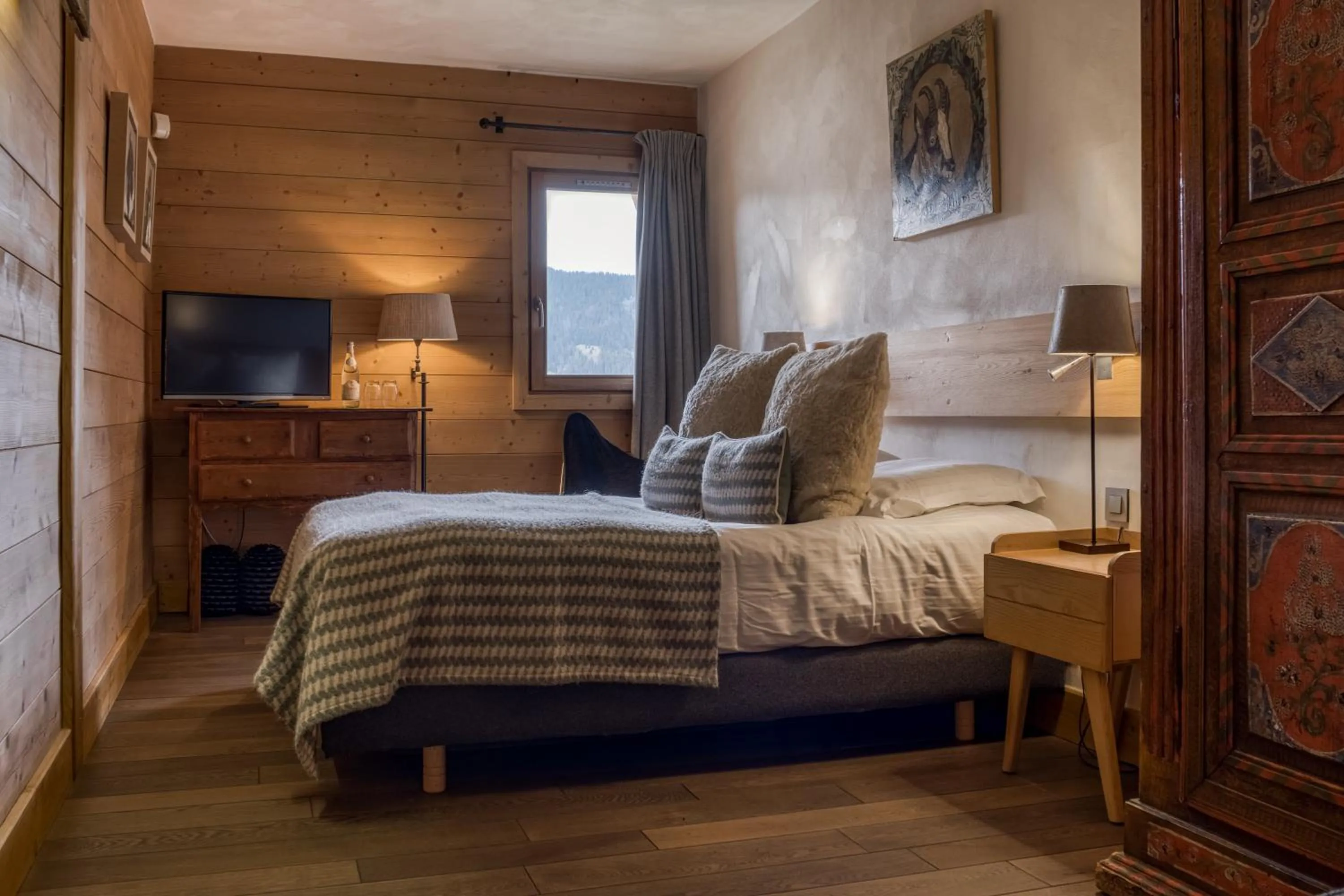 TV and multimedia, Bed in Flocons de Sel - Relais & Chateaux