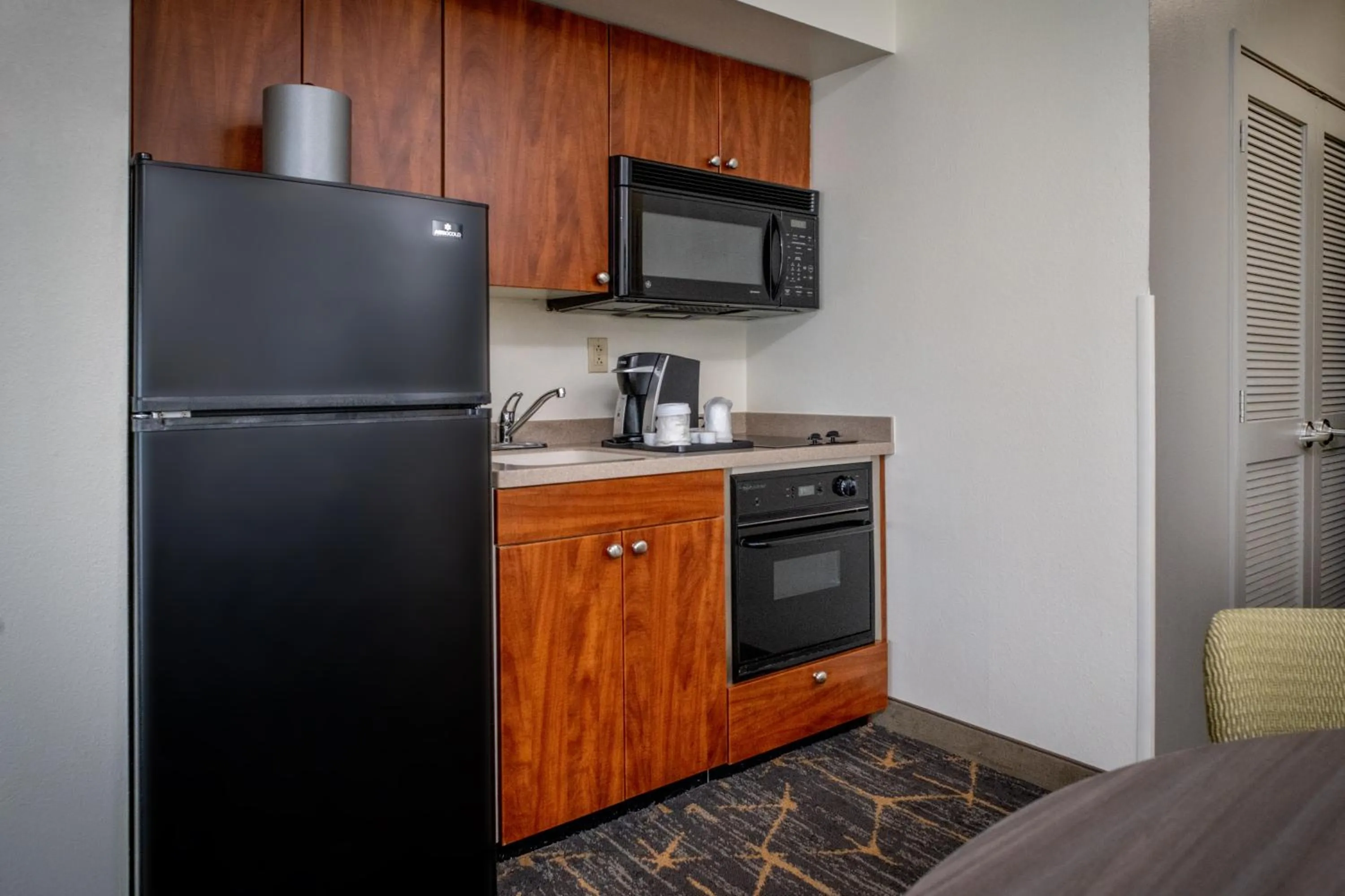 Kitchen or kitchenette in Holiday Inn Hotel & Suites Beckley by IHG