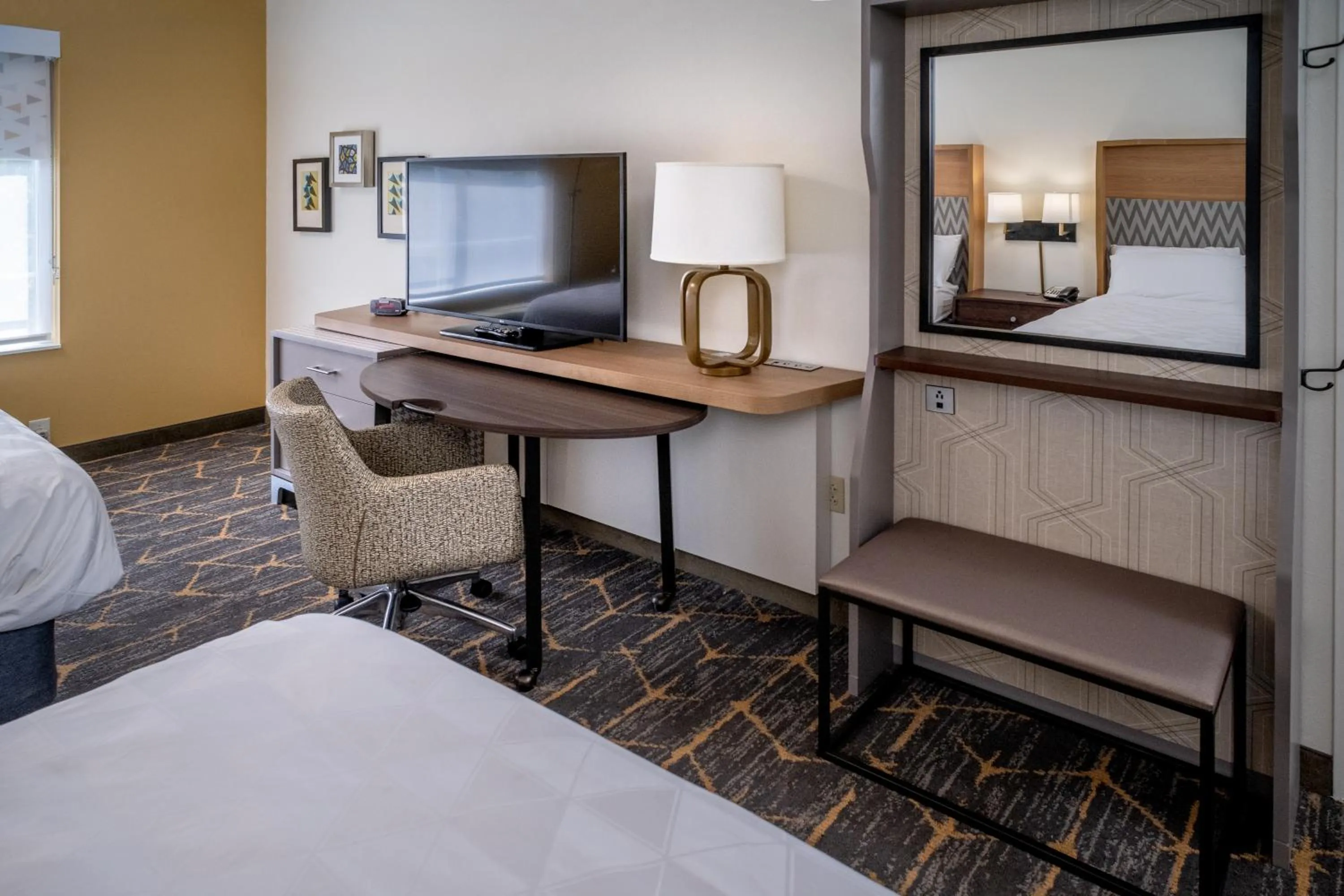 Guests, Bed in Holiday Inn Hotel & Suites Beckley by IHG