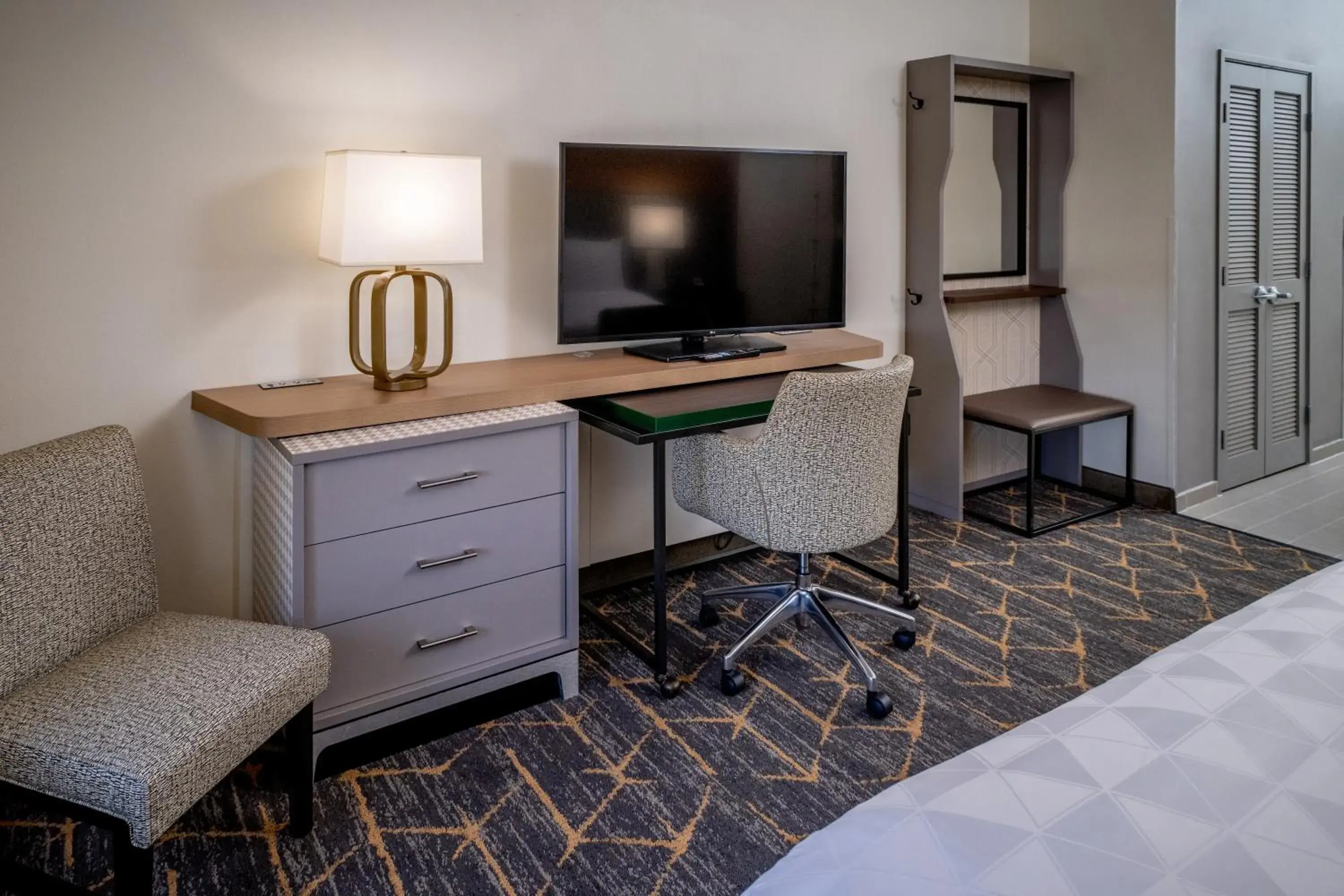 Premium King Room in Holiday Inn Hotel & Suites Beckley, an IHG Hotel Premium King Room in Holiday Inn Hotel & Suites Beckley, an IHG Hotel