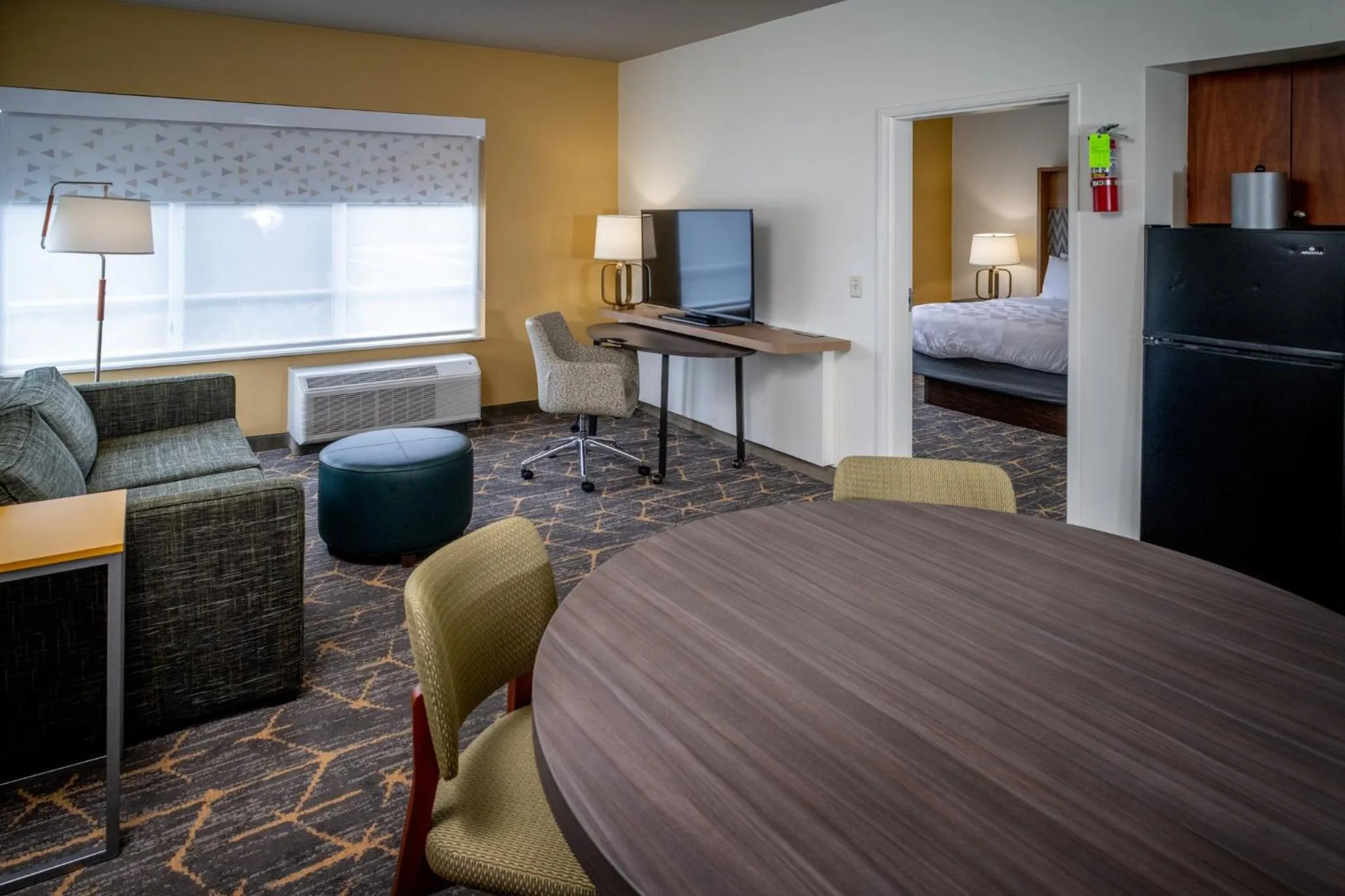Photo of the whole room, Bed in Holiday Inn Hotel & Suites Beckley by IHG
