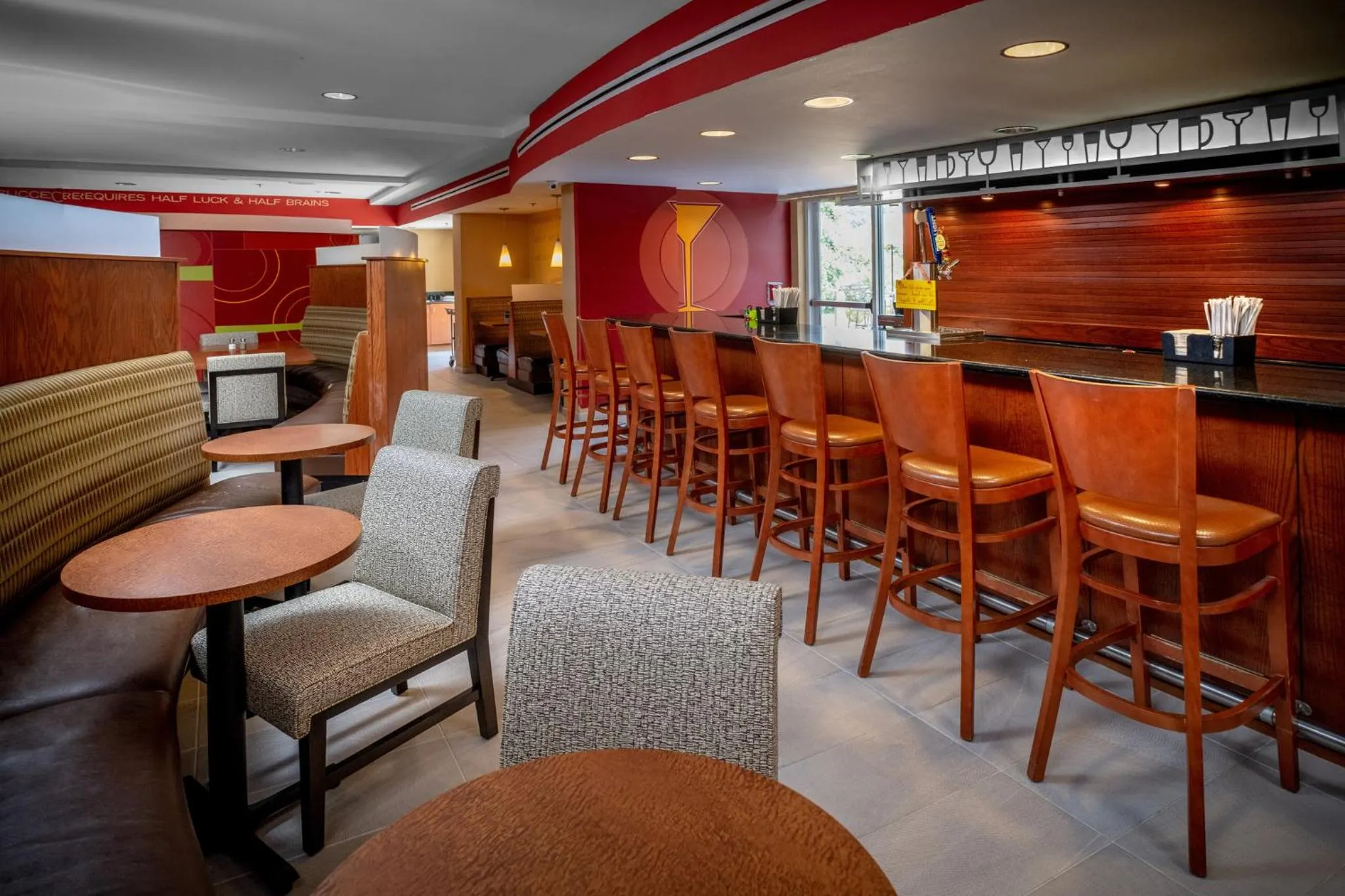 Lounge or bar in Holiday Inn Hotel & Suites Beckley by IHG