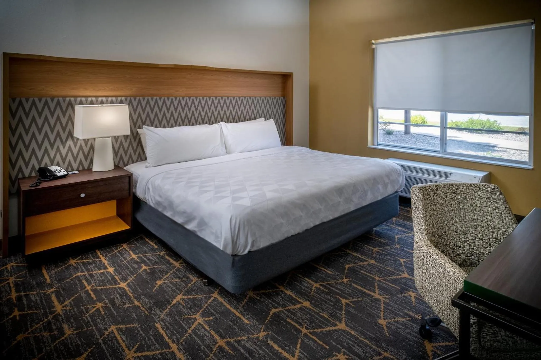 Photo of the whole room, Bed in Holiday Inn Hotel & Suites Beckley by IHG