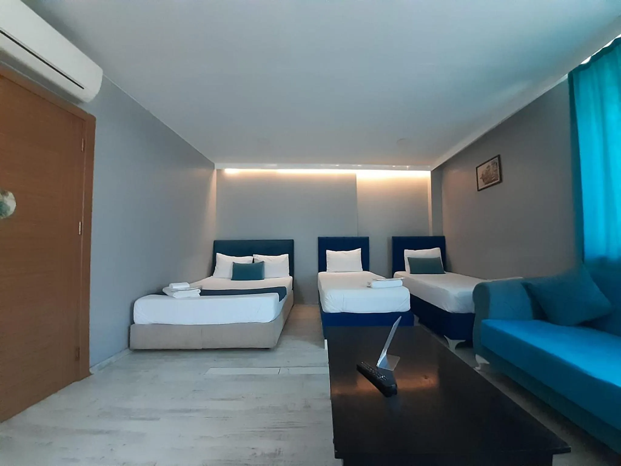 Bed in 216 Turkuaz Suit