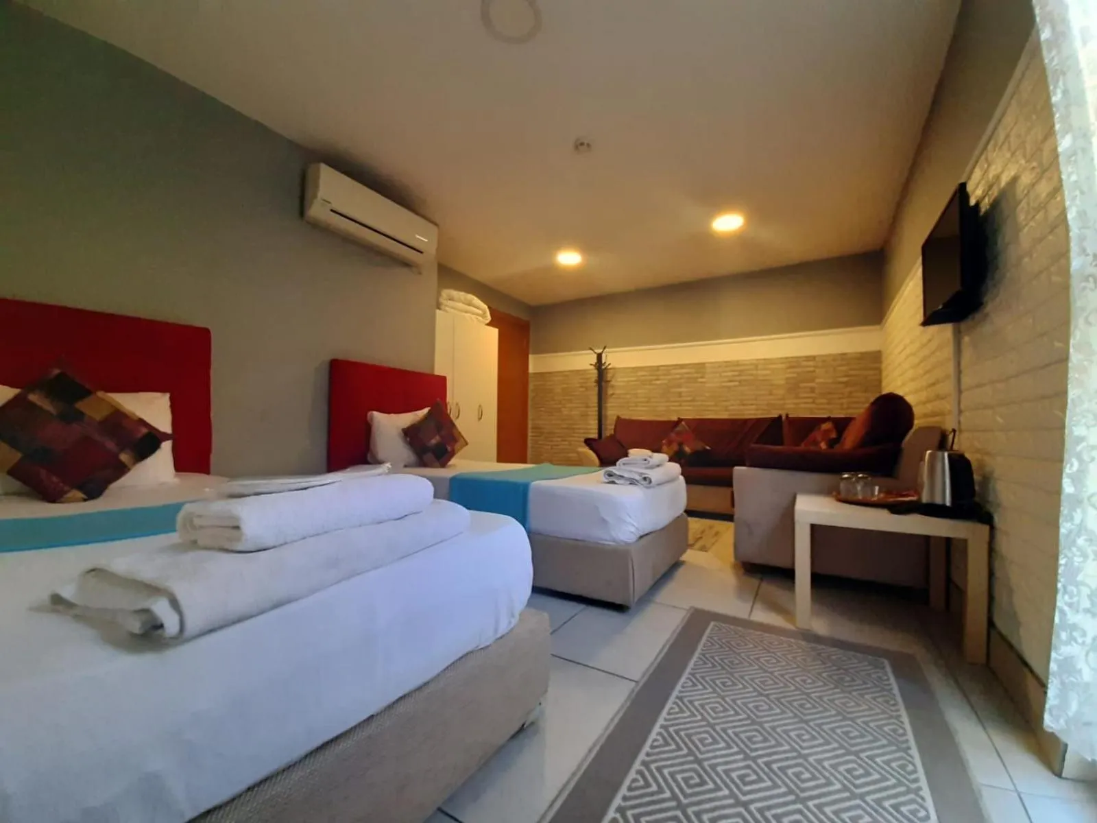 Bed in 216 Turkuaz Suit