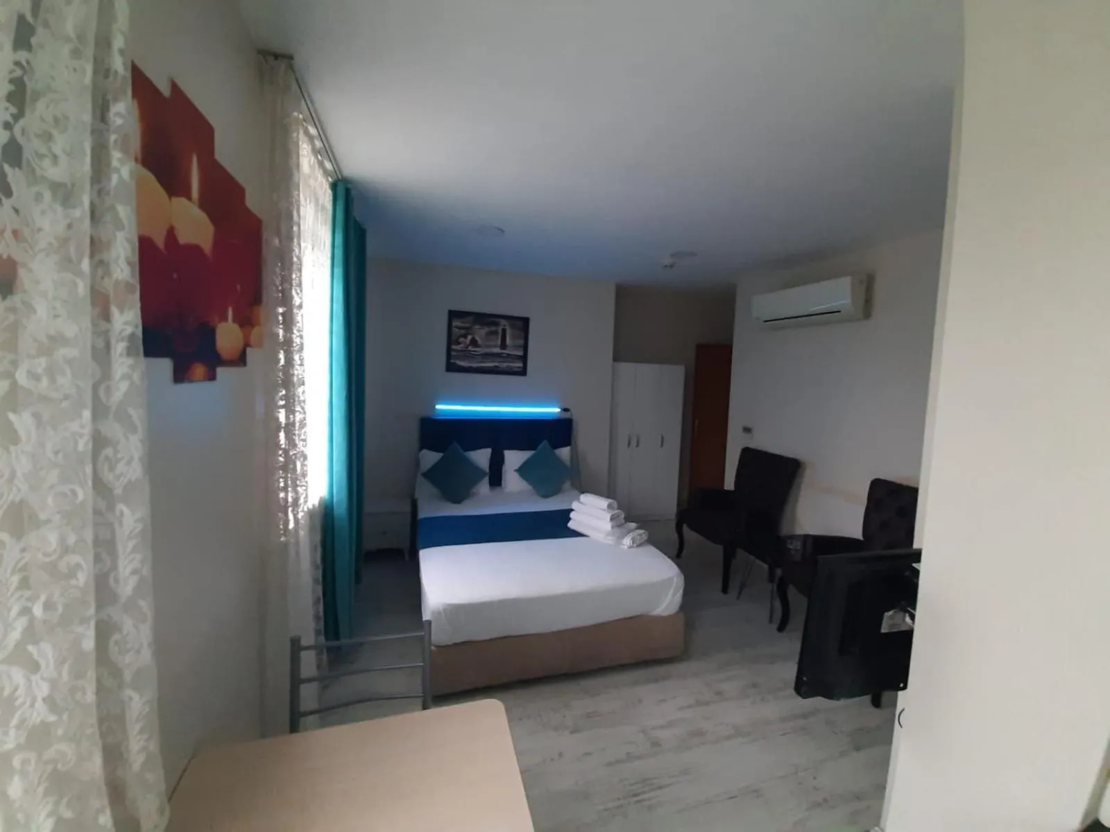 Photo of the whole room, Bed in 216 Turkuaz Suit