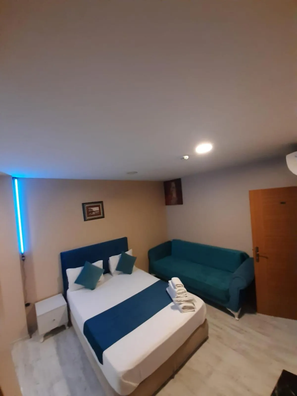 Photo of the whole room, Bed in 216 Turkuaz Suit