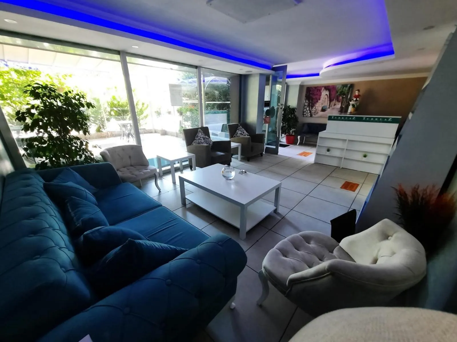 Facade/entrance in 216 Turkuaz Suit