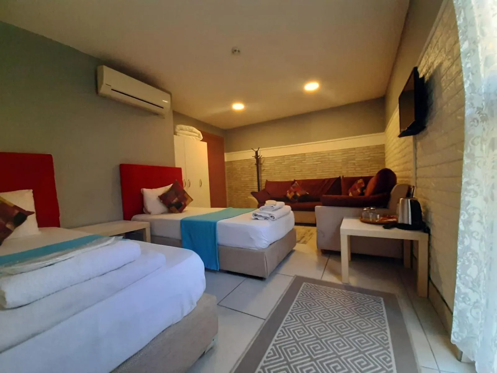 Bed in 216 Turkuaz Suit