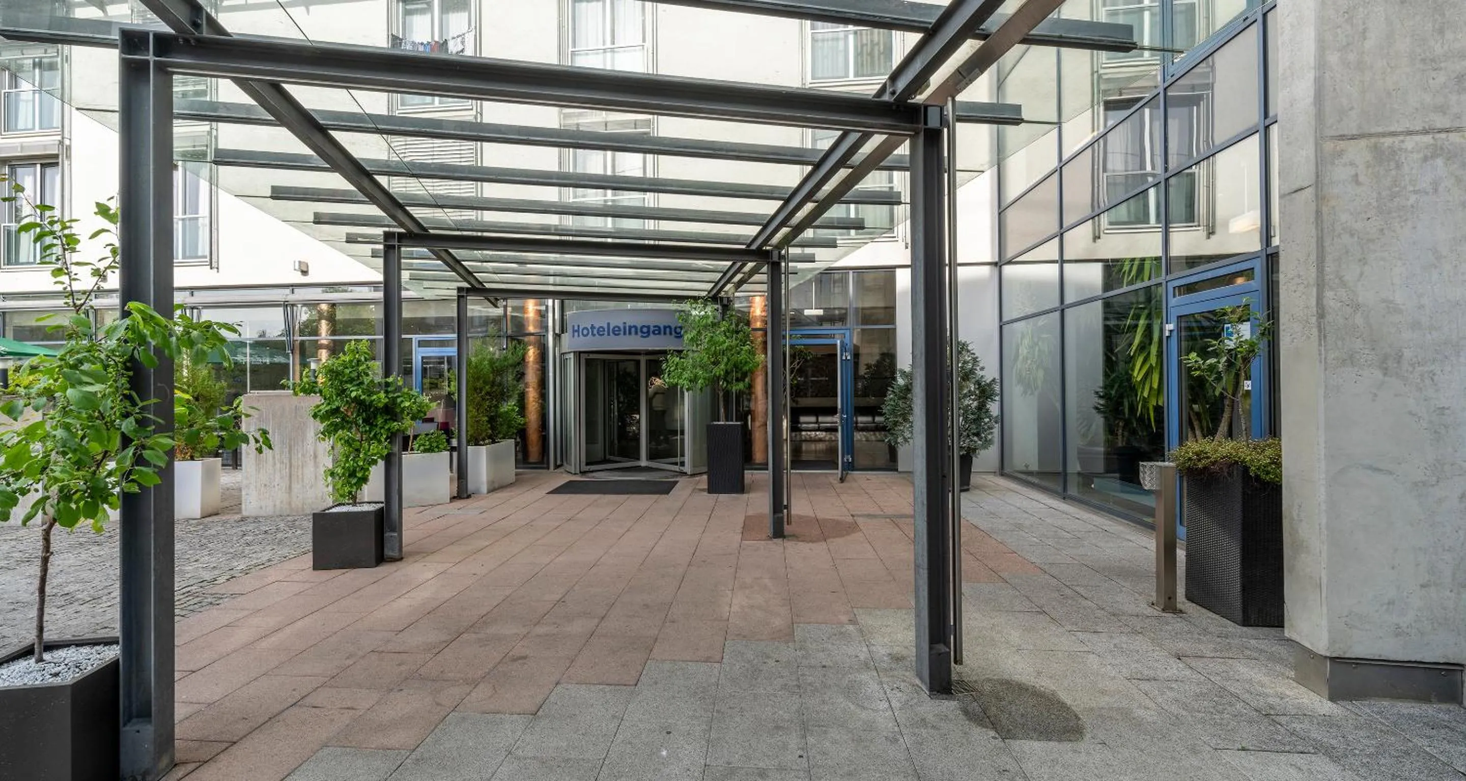 Facade/entrance in PLAZA INN Stuttgart-Ditzingen