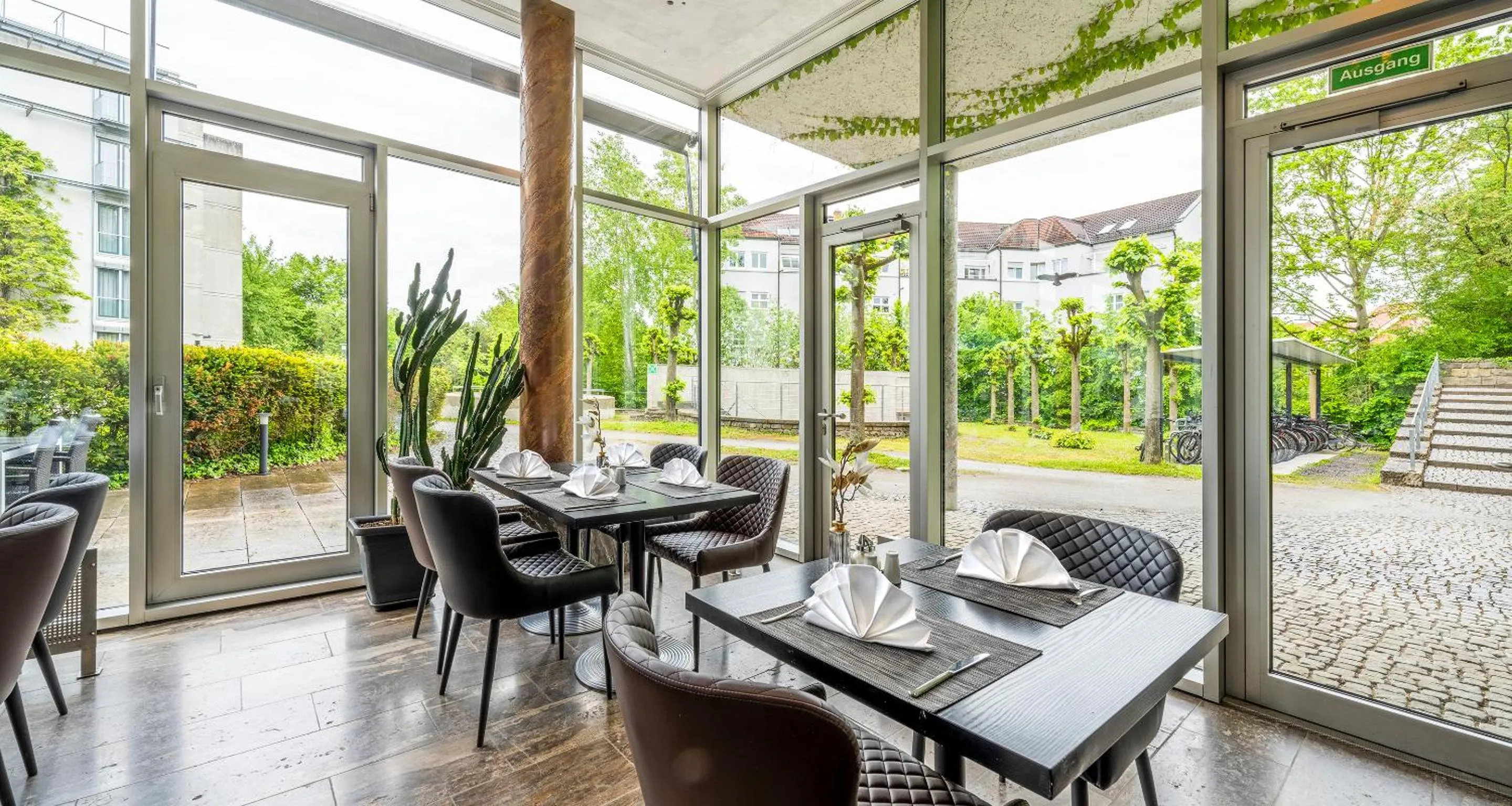 Restaurant/places to eat in PLAZA INN Stuttgart-Ditzingen