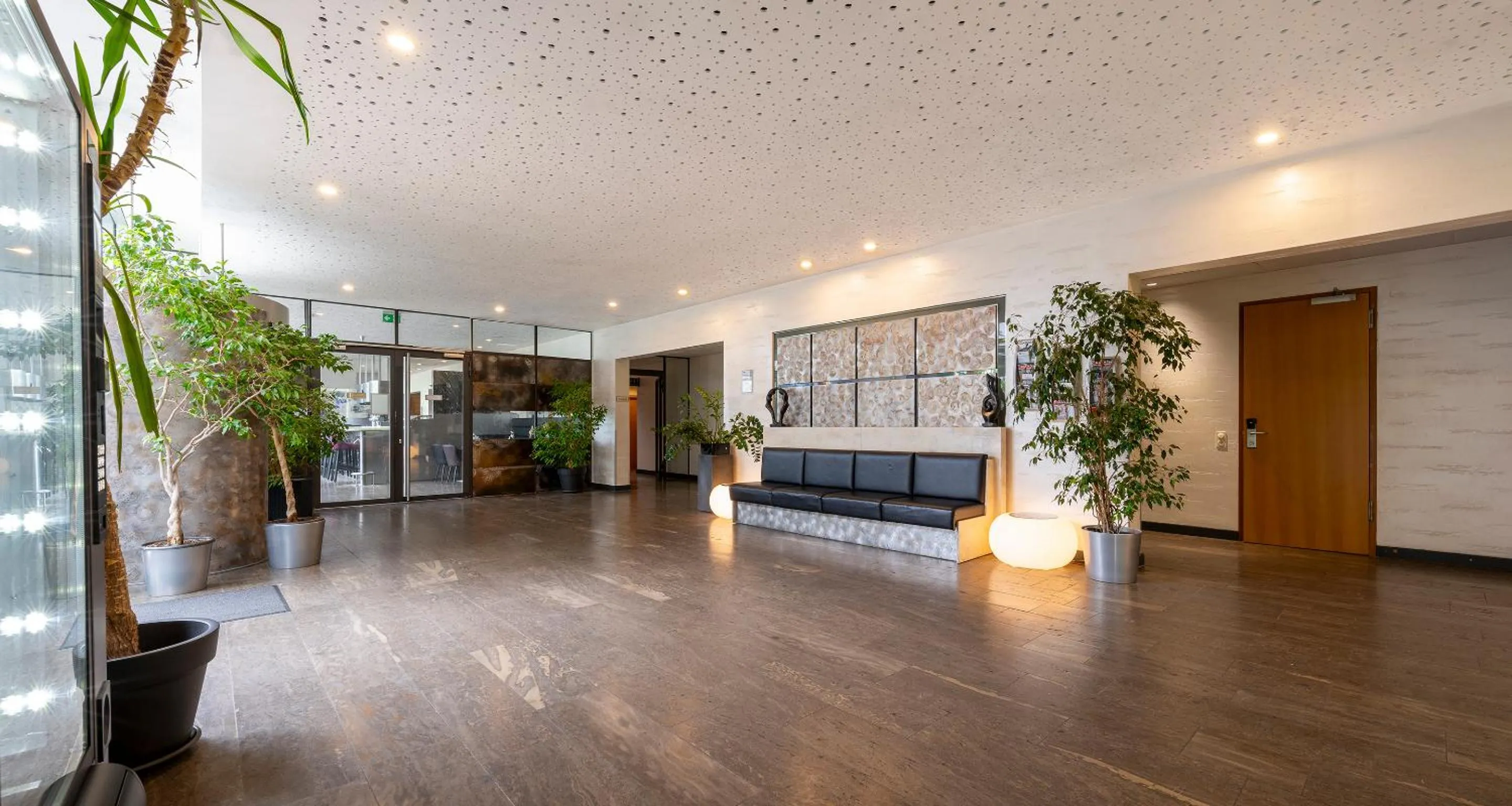 Lounge or bar in PLAZA INN Stuttgart-Ditzingen