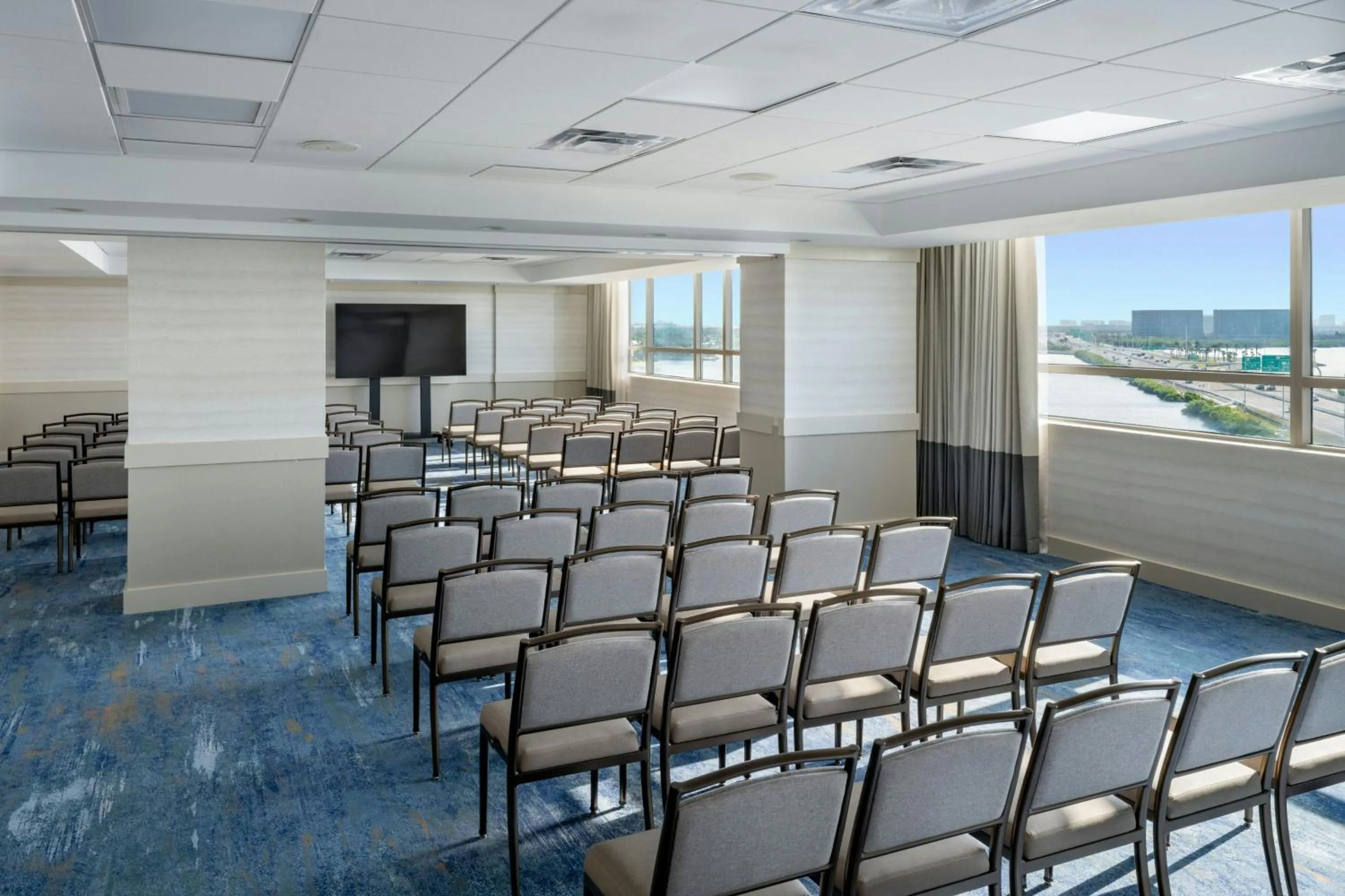 Lounge or bar in The Westin Tampa Bay