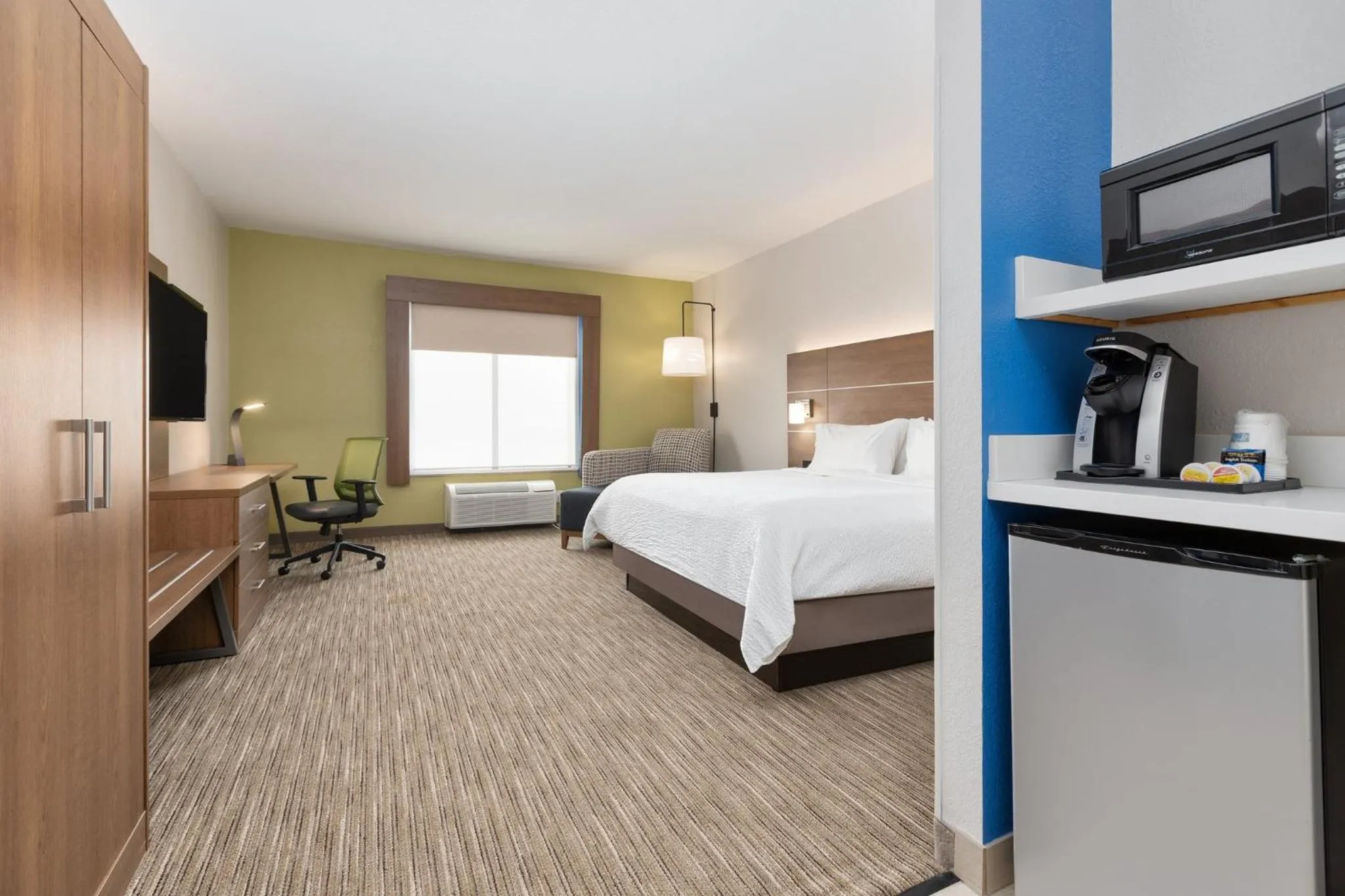 Photo of the whole room, Bed in Holiday Inn Express Hotel & Suites Amarillo South by IHG