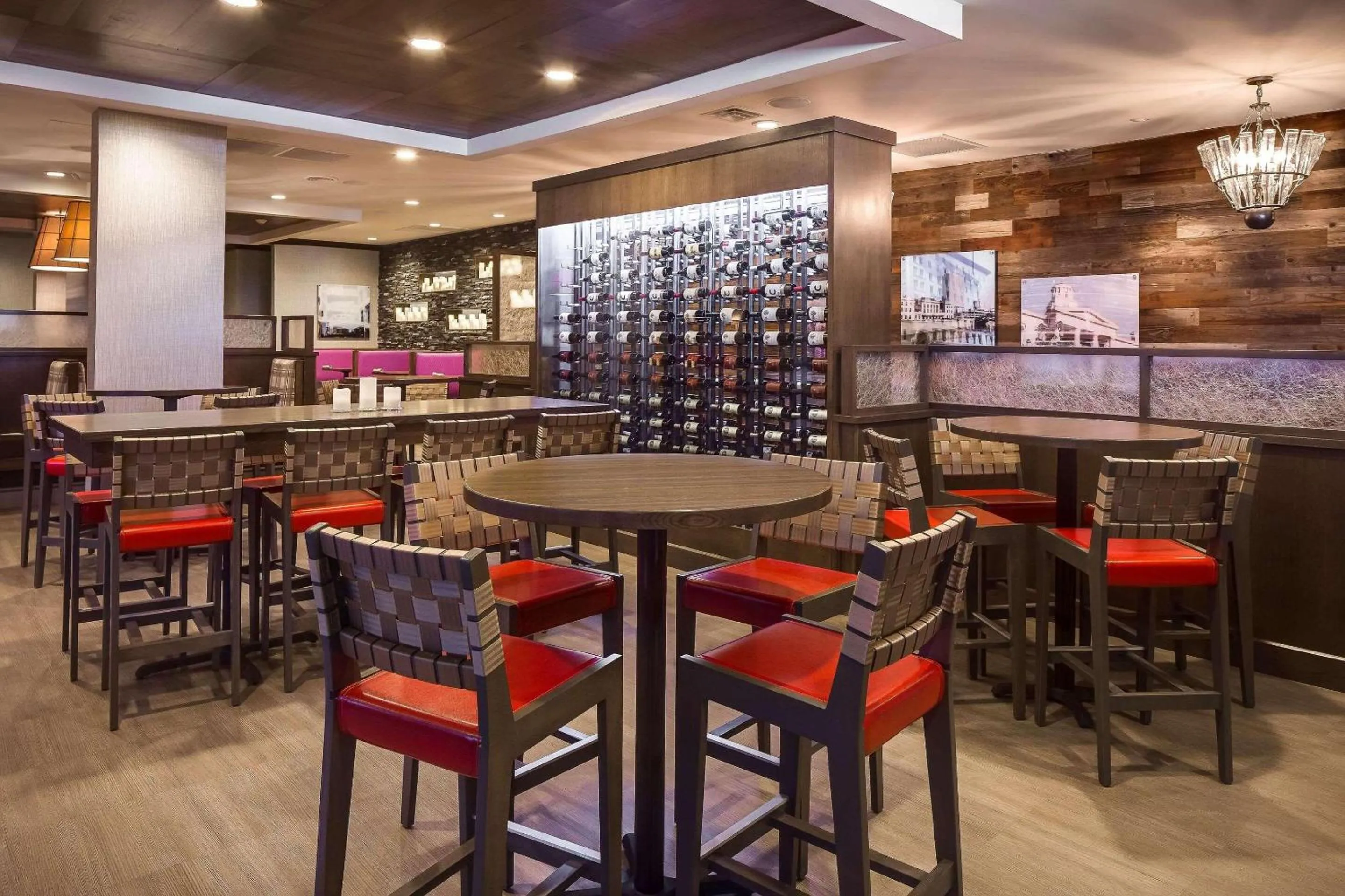 Restaurant/places to eat in Radisson Hotel & Conference Center Coralville - Iowa City