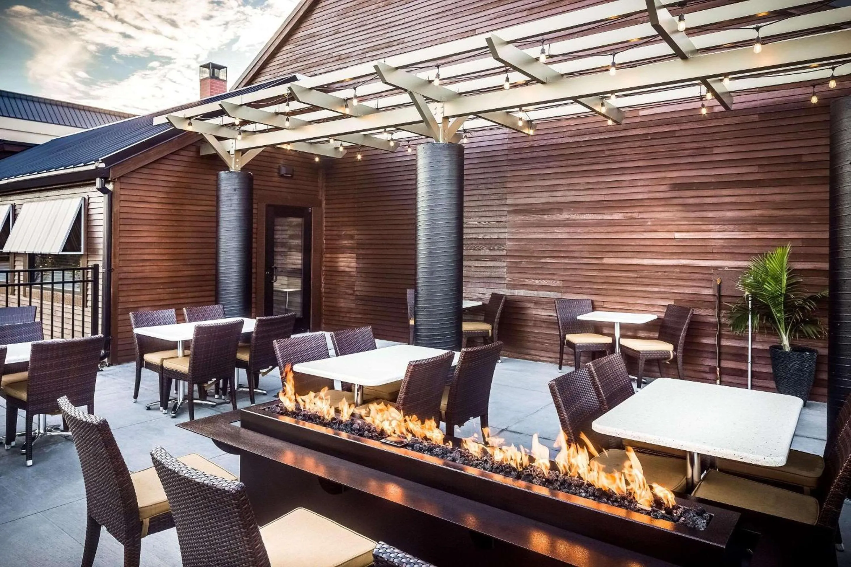 Lounge or bar in Radisson Hotel & Conference Center Coralville - Iowa City