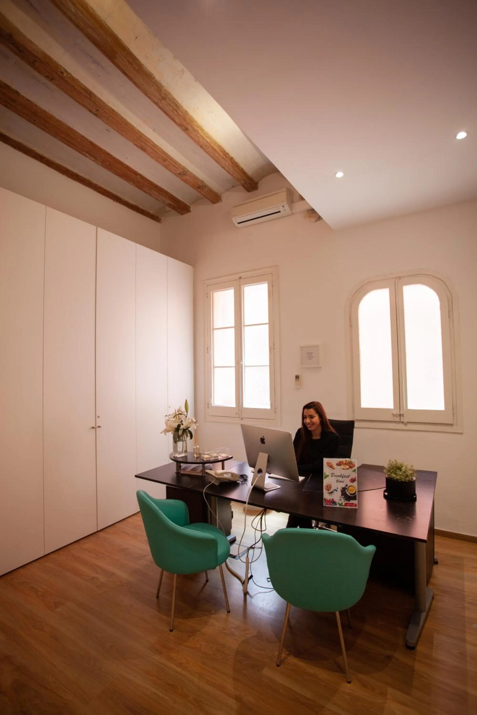 Seating area in Ramblas Apartments