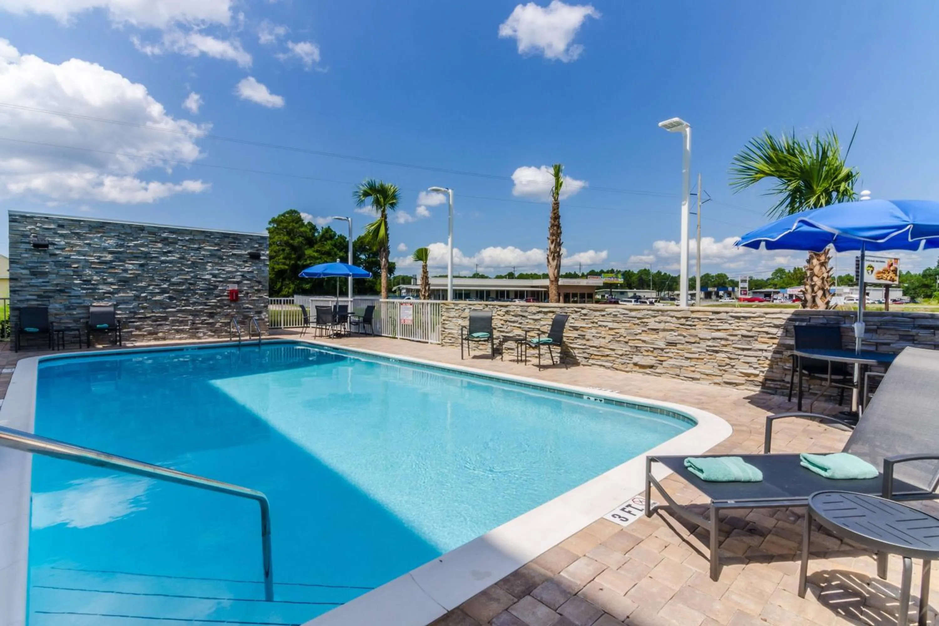 Swimming pool in Fairfield Inn & Suites by Marriott Panama City Beach