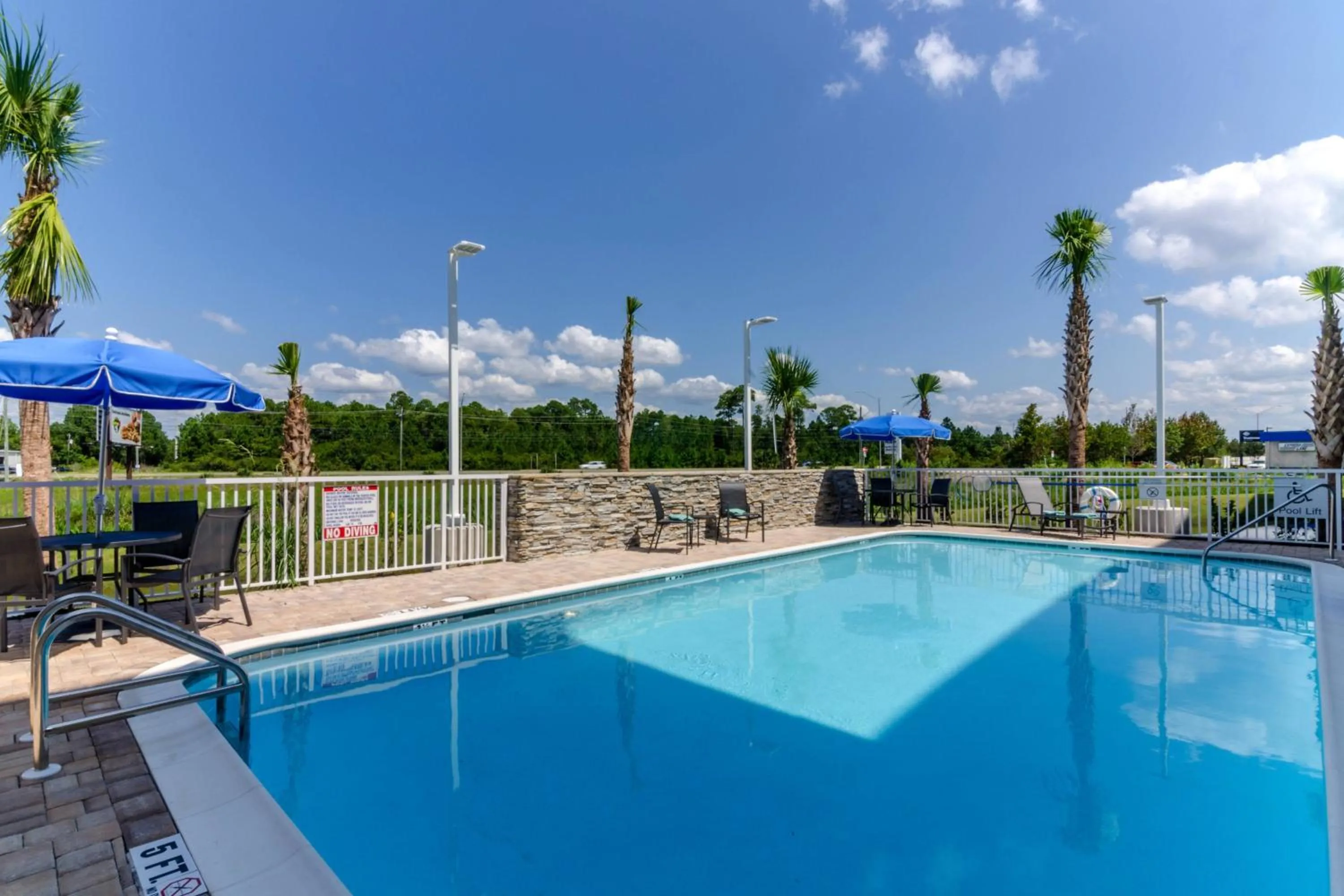 Swimming pool in Fairfield Inn & Suites by Marriott Panama City Beach