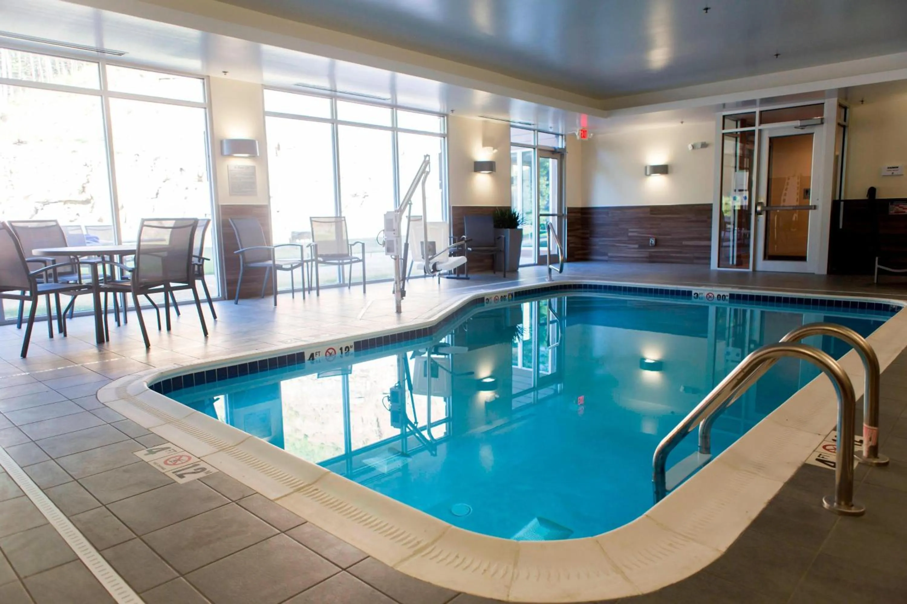 Swimming pool in Fairfield by Marriott Cambridge