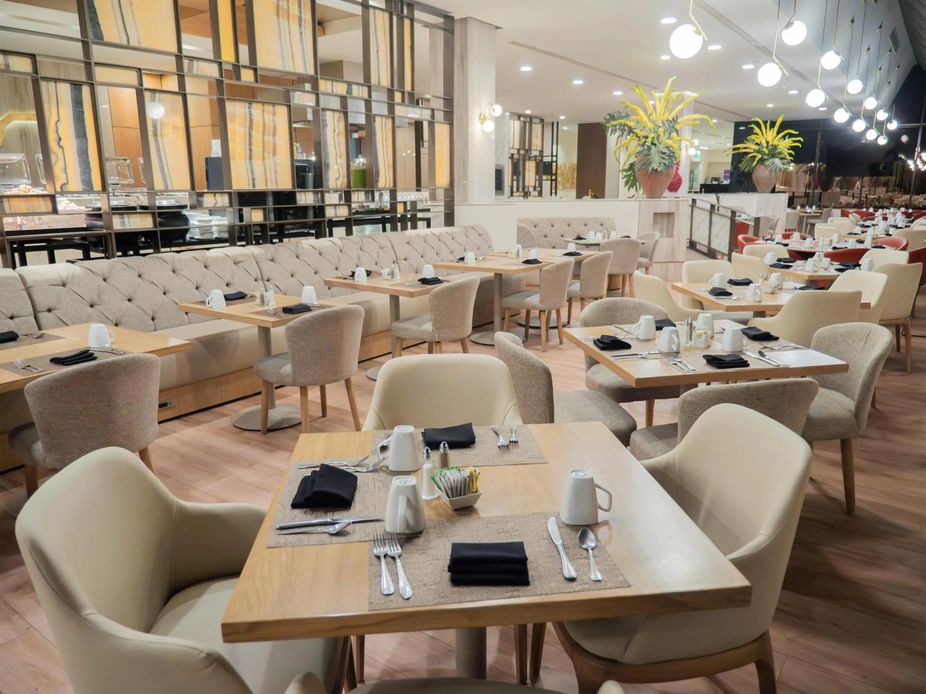 Restaurant/places to eat in MS Milenium Monterrey Curio Collection by Hilton