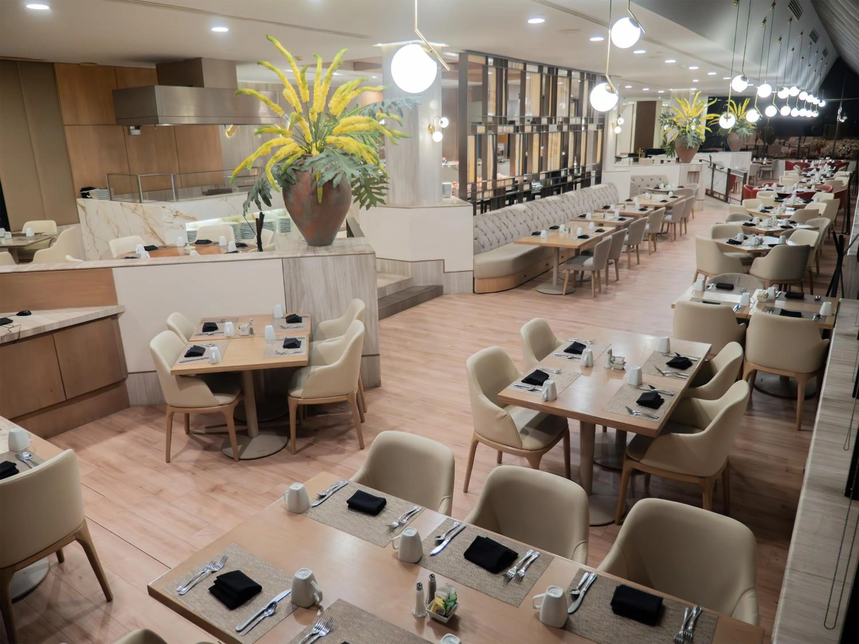 Restaurant/places to eat in MS Milenium Monterrey Curio Collection by Hilton