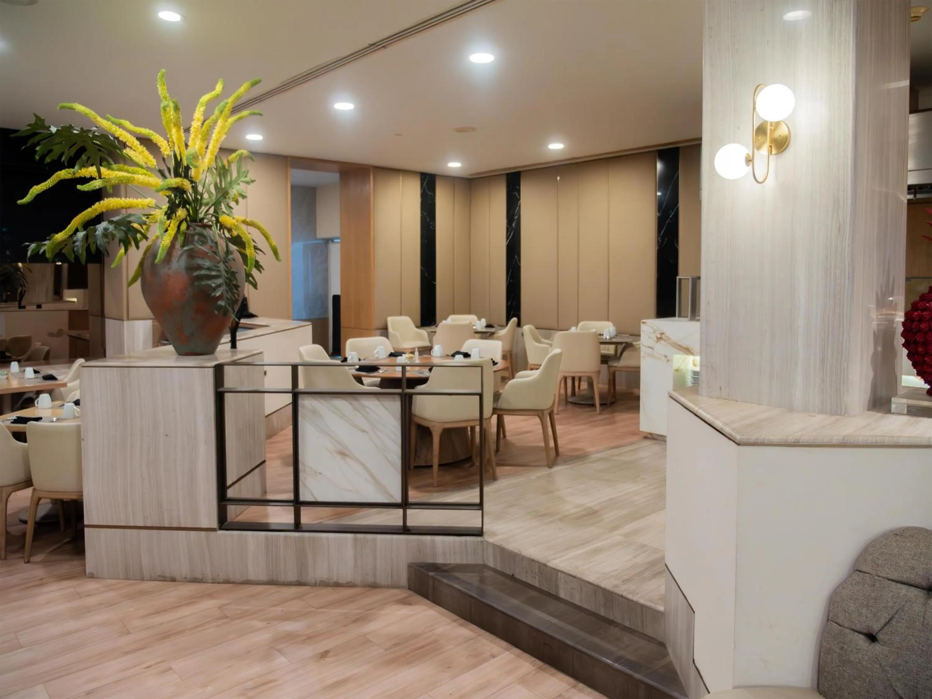 Restaurant/places to eat in MS Milenium Monterrey Curio Collection by Hilton